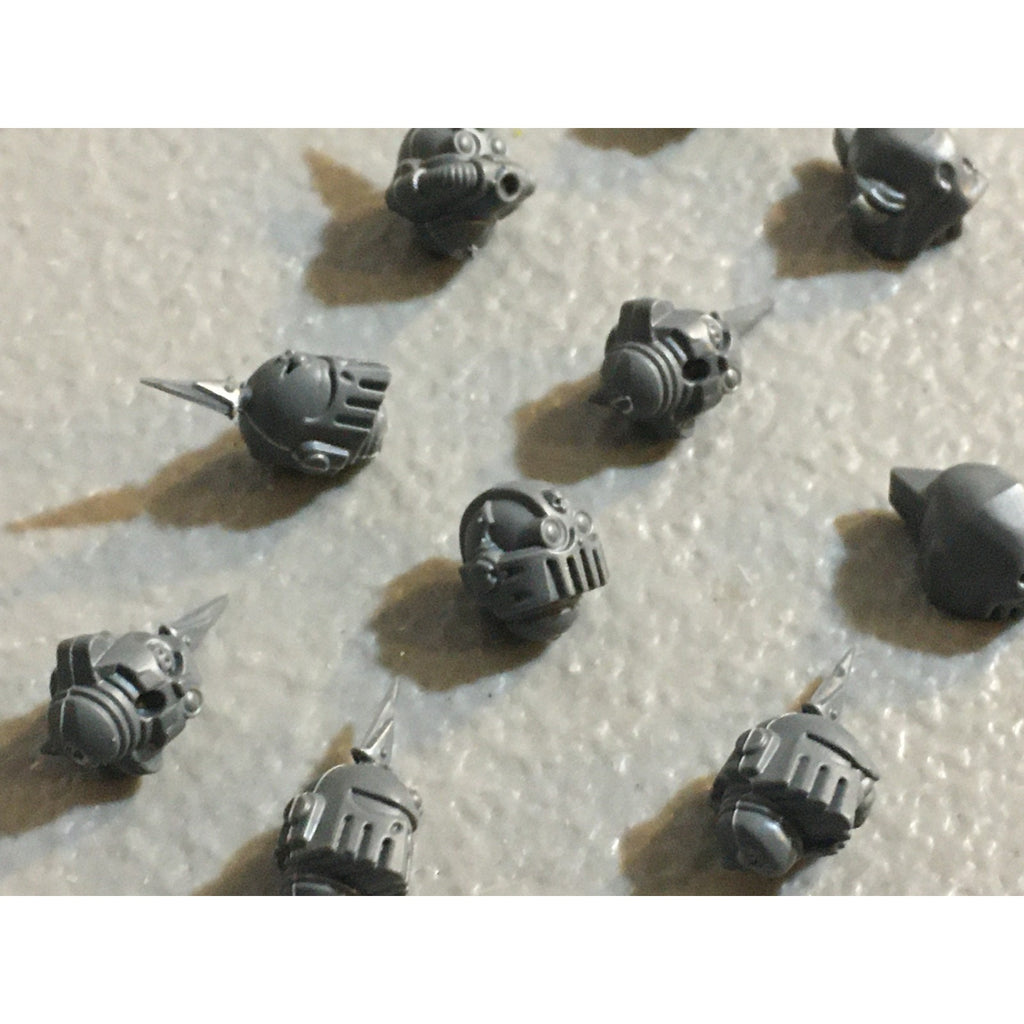 A31438 WARHAMMER 40K DEATH GUARD BITS LOT HEAD MUTATED SPIKE GW CHAOS MARINES
