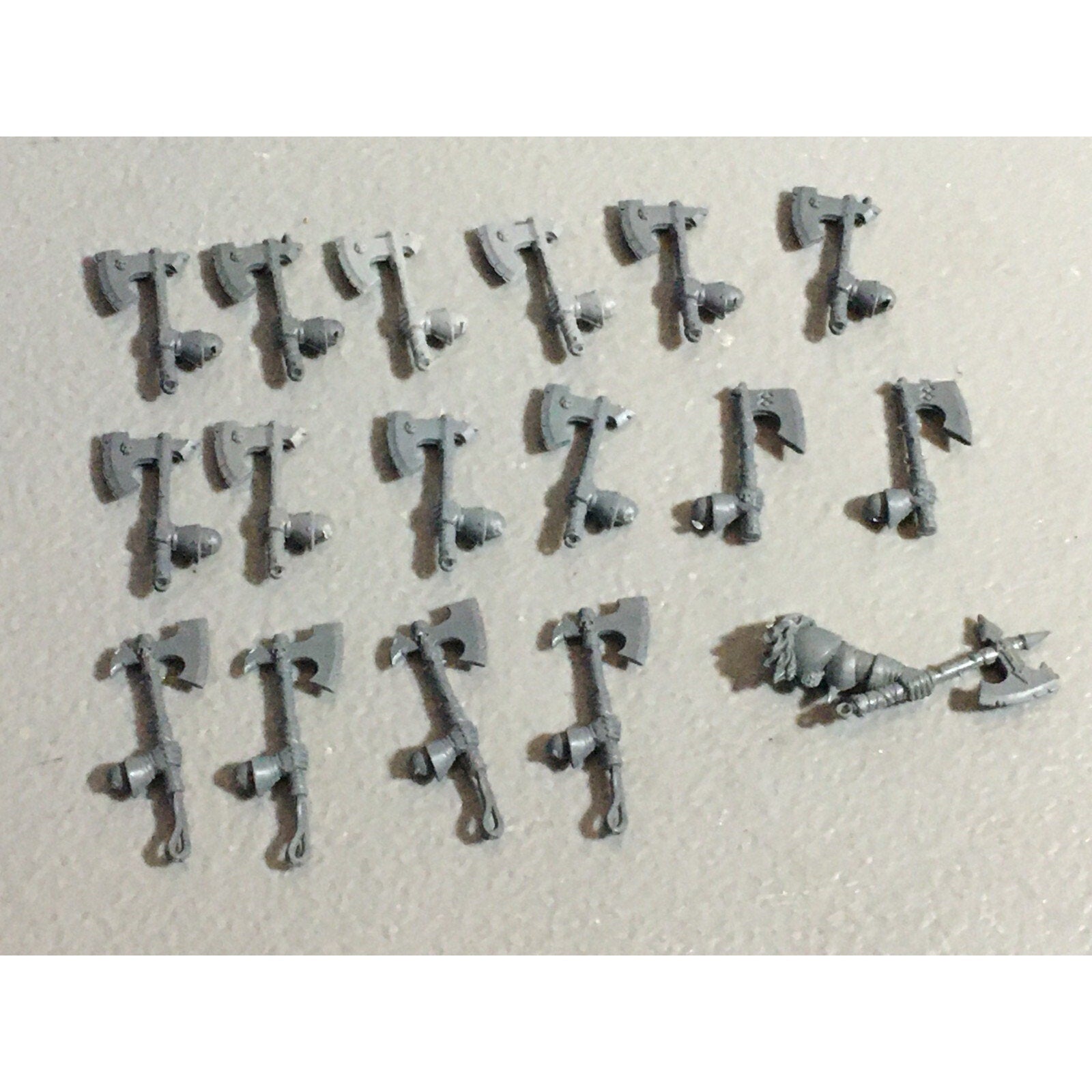 A22213 WARHAMMER FANTASY CHAOS MORTALS BITS LOT AXE HANDS GAMES WORKSHOP