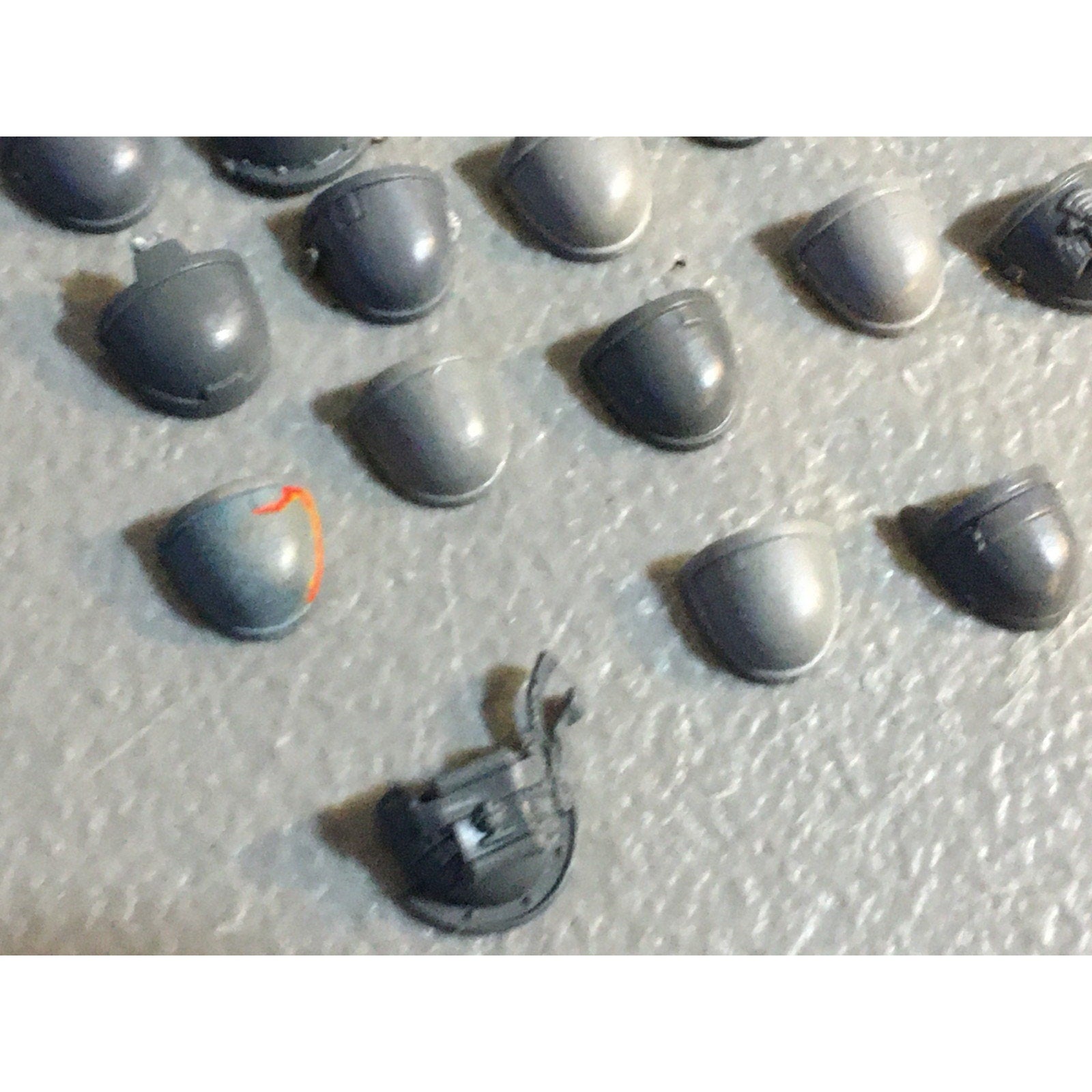 A32193 WARHAMMER 40K SPACE MARINES BITS LOT SHOULDER PADS GW