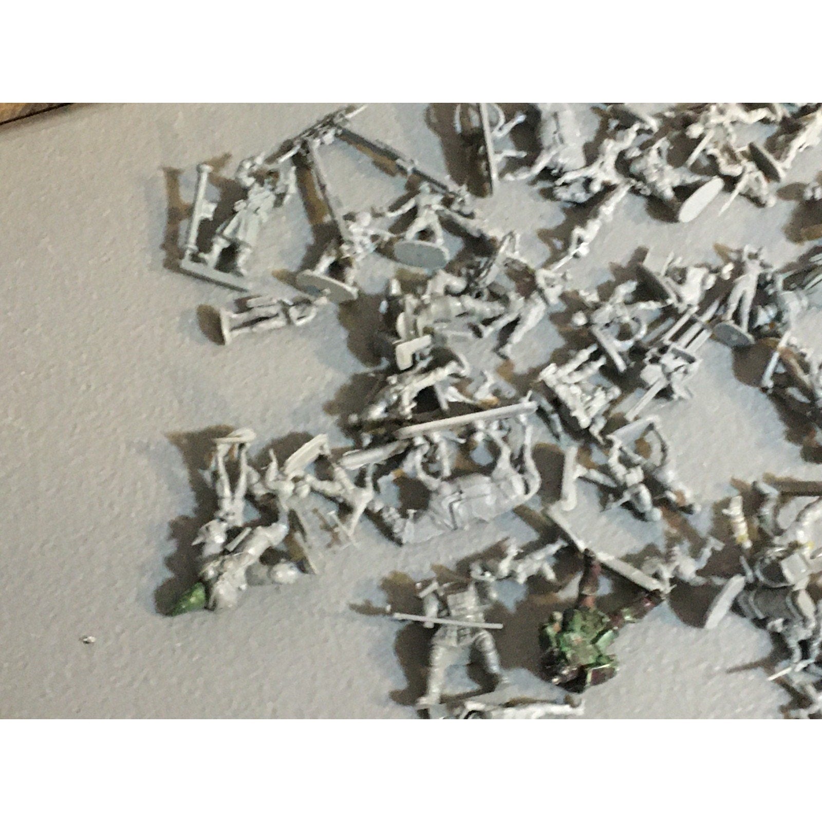 A31473 UNKNOWN PLASTIC SMALL SCALE MINIATURES SOLDIER WARRIOR TROOPER ARMY