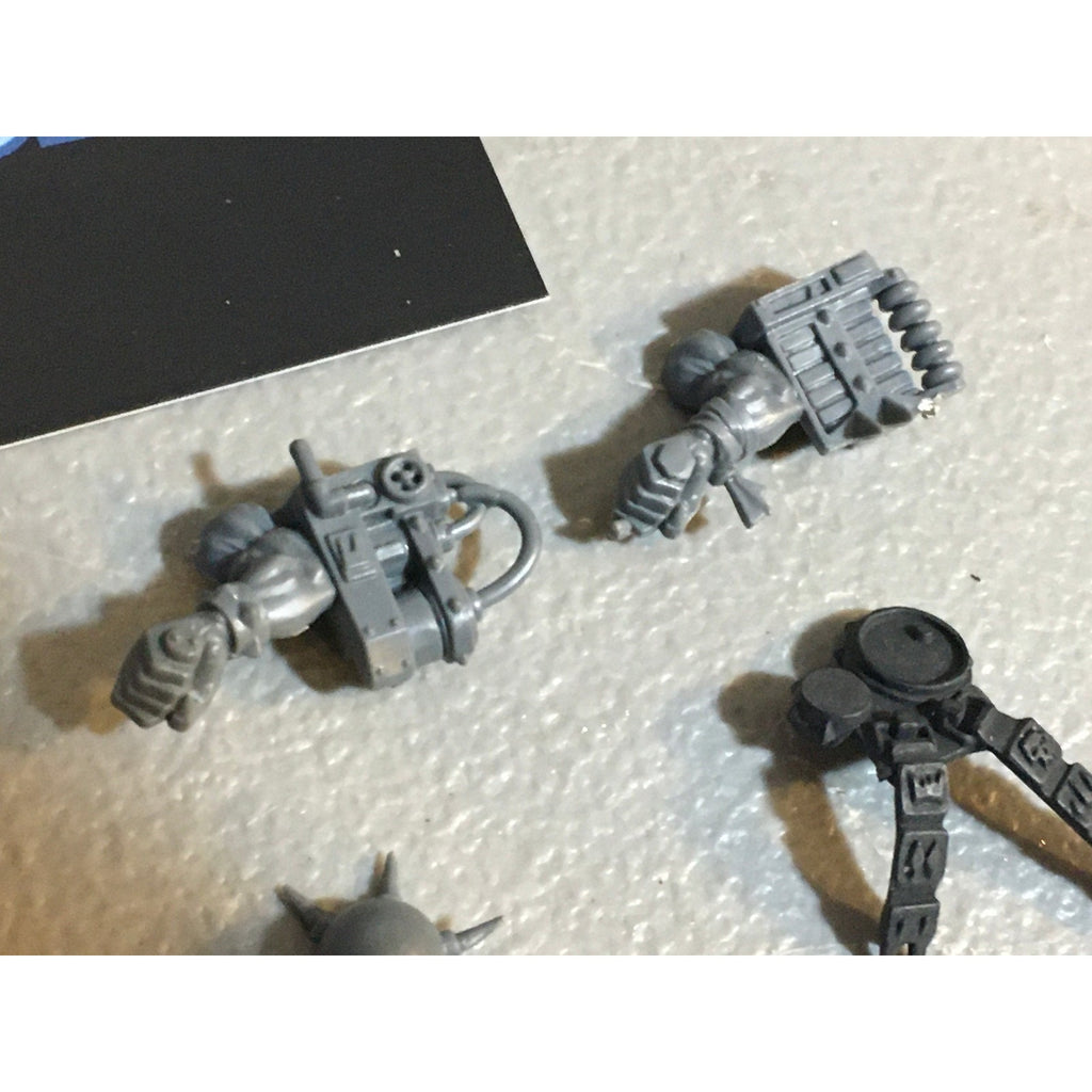 A33567 WARHAMMER 40K SPACE ORKS BITS LOT LOOTA BURNA HARNESS GW GAMES WORKSHOP