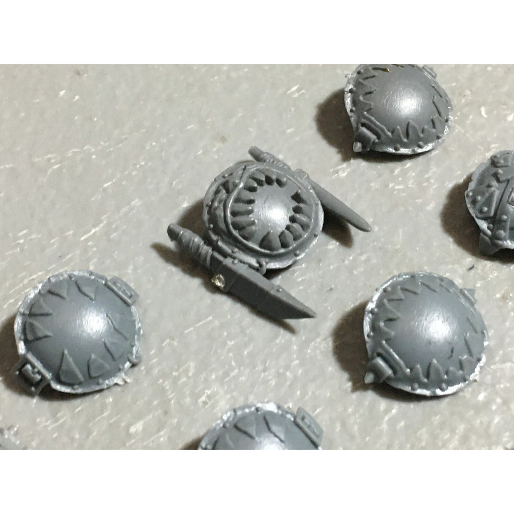 A22584 WARHAMMER FANTASY OGRE KINGDOMS BITS LOT HANDS PLATES GAMES WORKSHOP GW