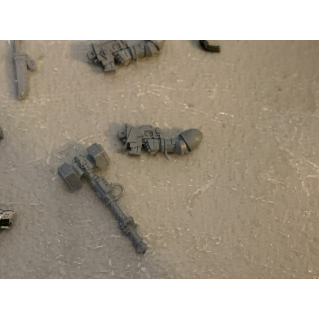 A23300 WARHAMMER 40K SPACE MARINES SPACE WOLVES BITS LOT TAIL GUNS HEADS GW