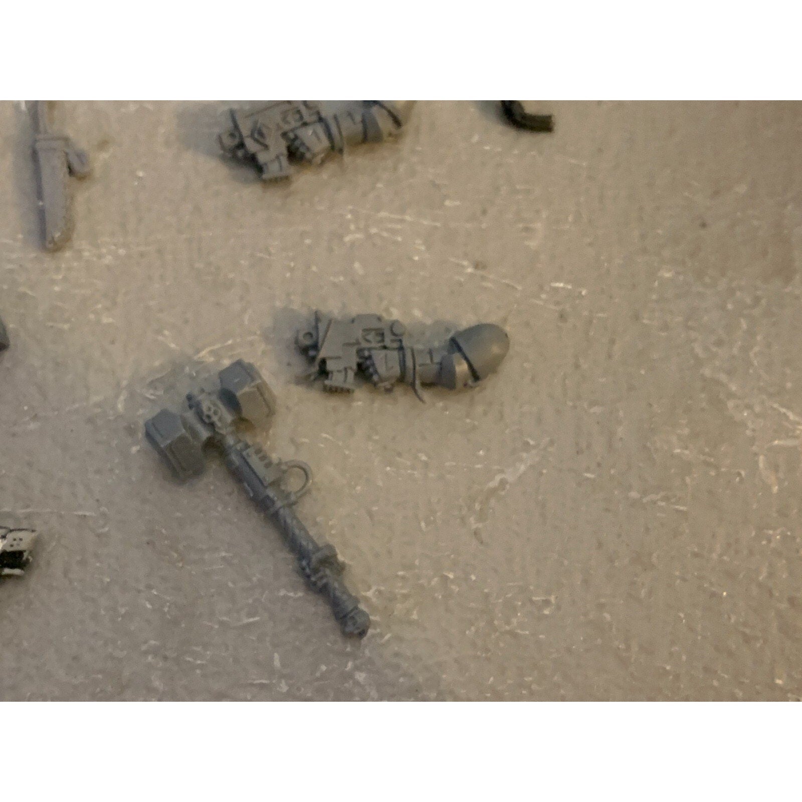 A23300 WARHAMMER 40K SPACE MARINES SPACE WOLVES BITS LOT TAIL GUNS HEADS GW