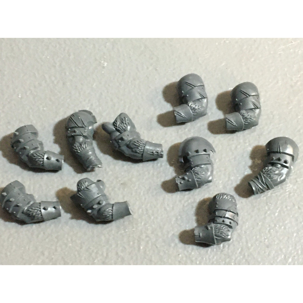 A23167 WARHAMMER FANTASY CHAOS BEASTMEN BITS LOT MINOTAUR ARMS GW GAMES WORKSHOP