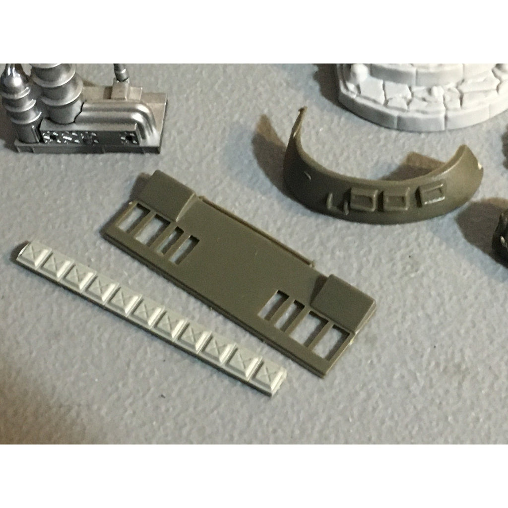 A32572 UNKNOWN MINIATURES PLASTIC MINIATURES LOT TERRAIN ARCH WALL DOORWAY