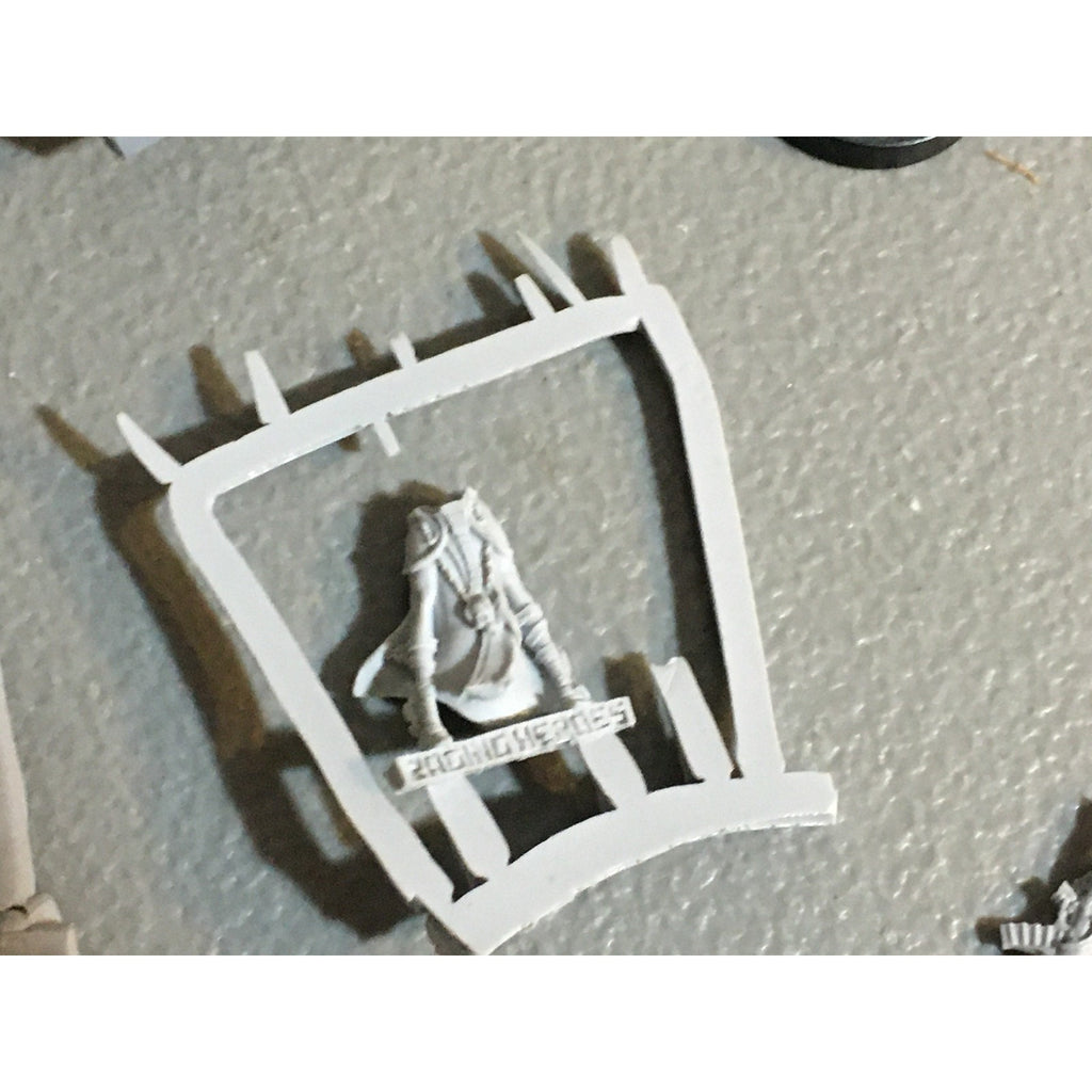 A32521 RAGING HEROES BITS LOT LEGS TORSO GUN ARM ELVES WAR GAMES MINIATURES