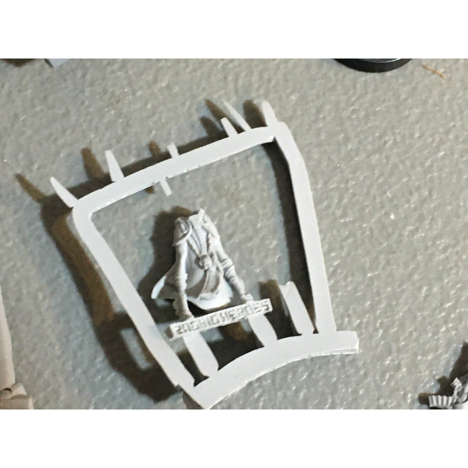 A32521 RAGING HEROES BITS LOT LEGS TORSO GUN ARM ELVES WAR GAMES MINIATURES