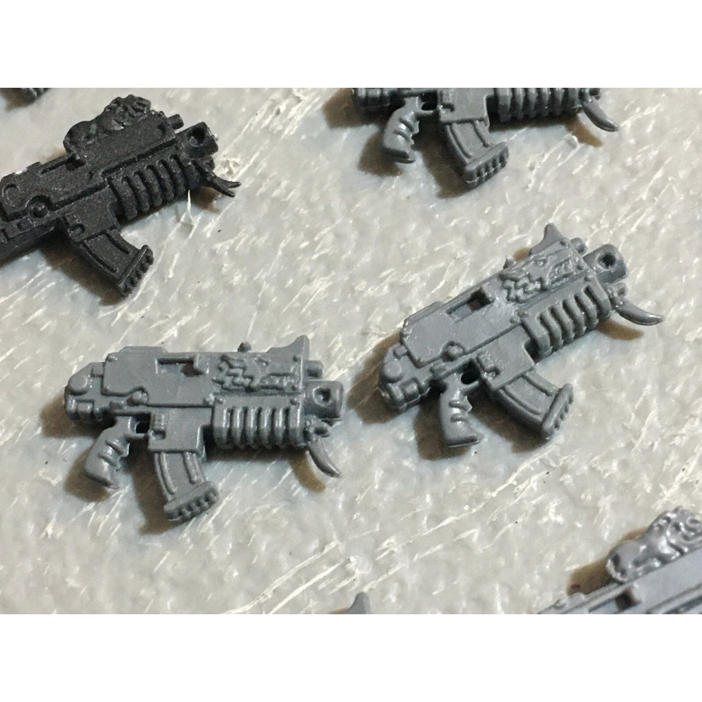 A22991 WARHAMMER 40K SPACE MARINES WOLVES BITS LOT BOLTERS GW