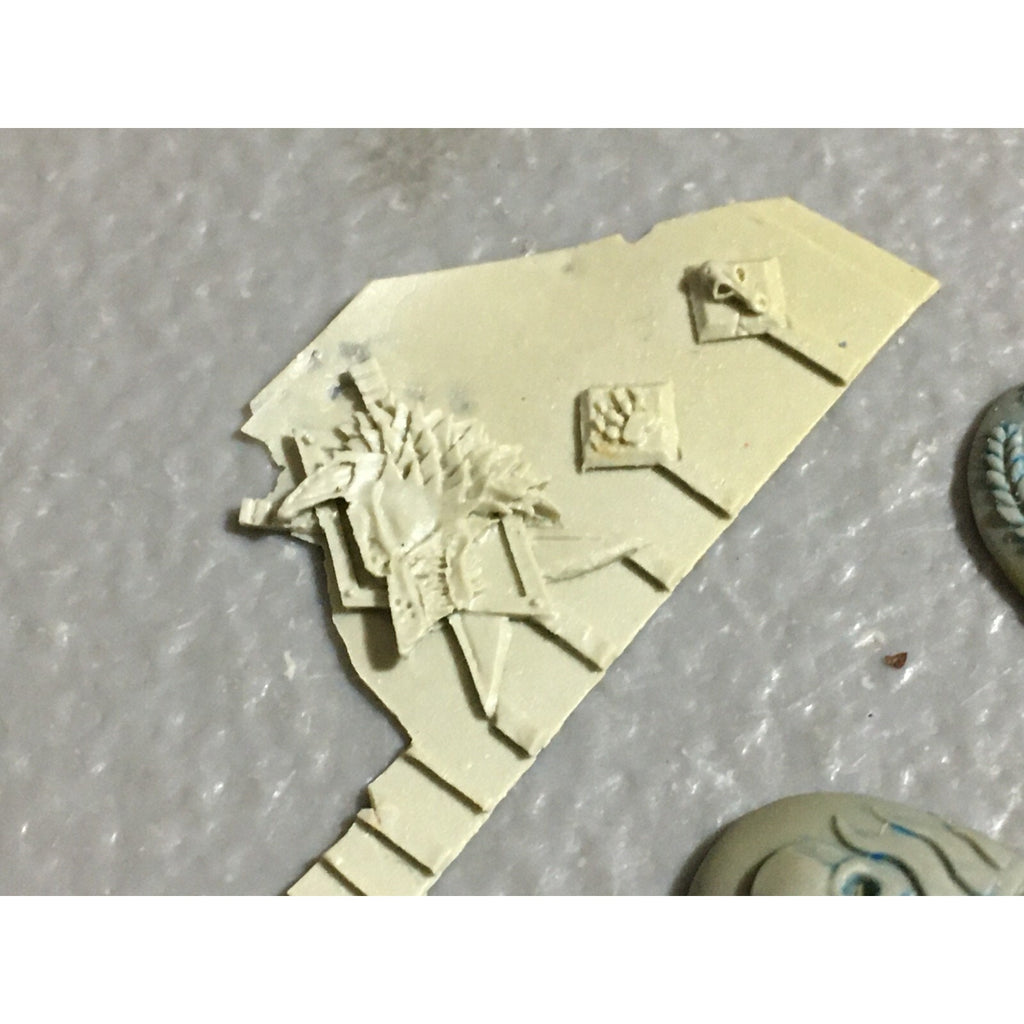 A22425 WARHAMMER 40K FORGEWORLD SPACE WOLVES PLATES ACCESSORY BITS LOT