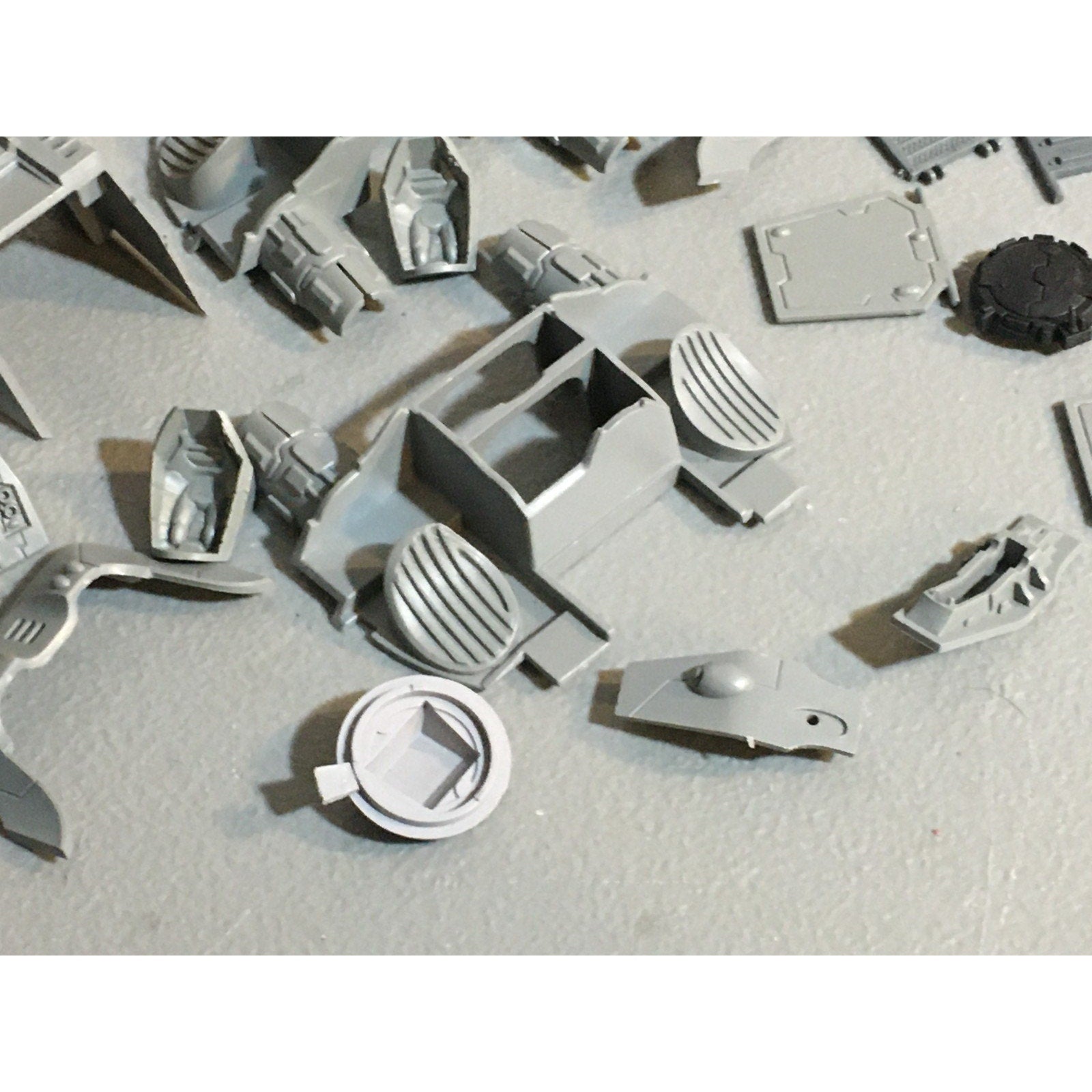 A24887 WARHAMMER 40K TANK BITS LOT ELDAR SPACE MARINES GW