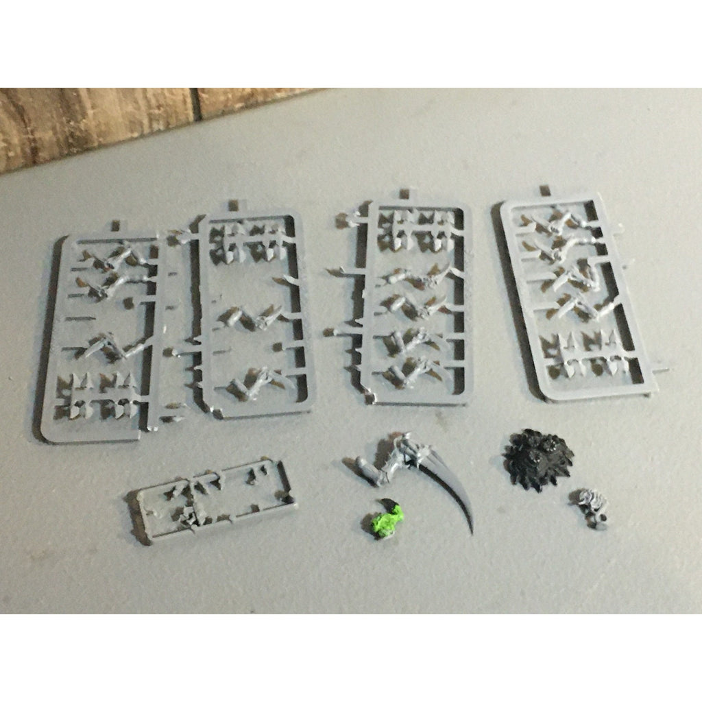 A32820 WARHAMMER 40K TYRANIDS BITS LOT SCYTHING TALONS EXTRA CARAPACE GW