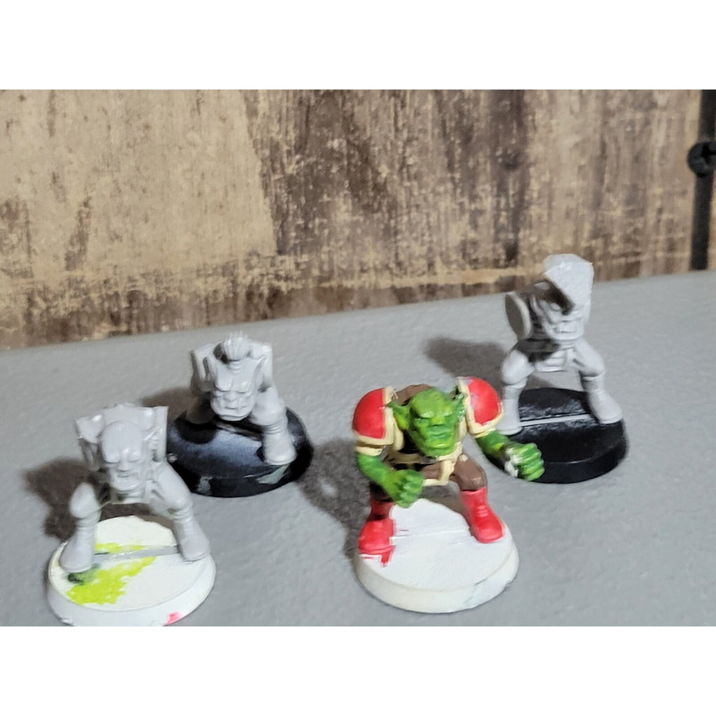 A19455 WARHAMMER 40K OOP CITADEL SPACE ORKS BOYZ INCOMPLETE 4 PK PLASTIC