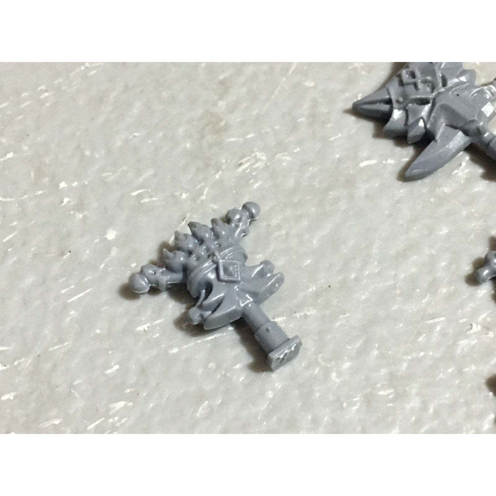 A22557 WARHAMMER 40K SPACE MARINES WOLVES BITS LOT BANNER ACCESSORY SHIELD GW