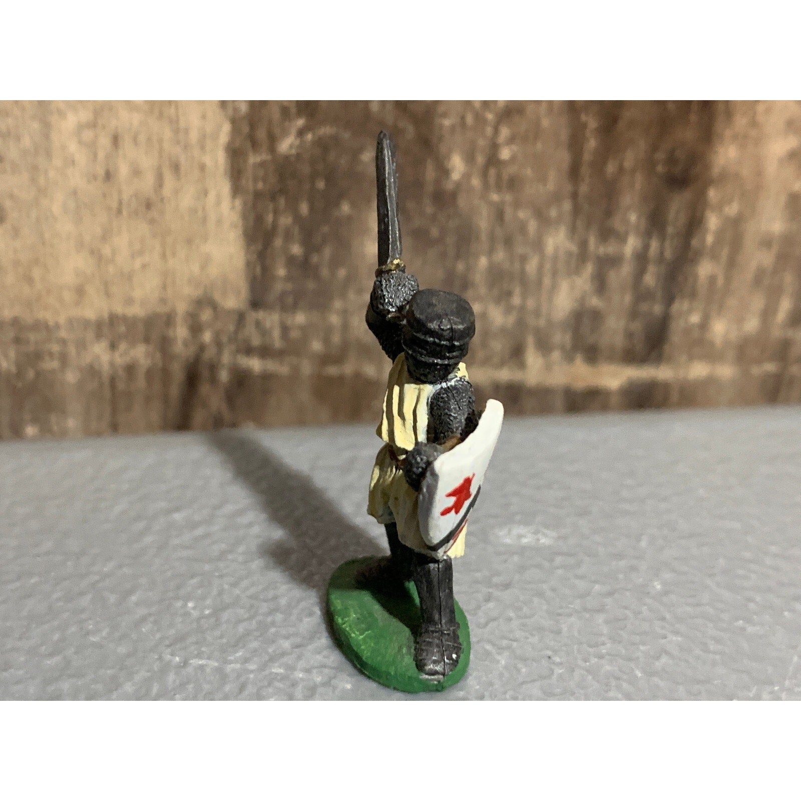 A10015 RAL PARTHA METAL OOP AVALON MAN AT ARMS SWORD RAISED FULL HELM PAINTED