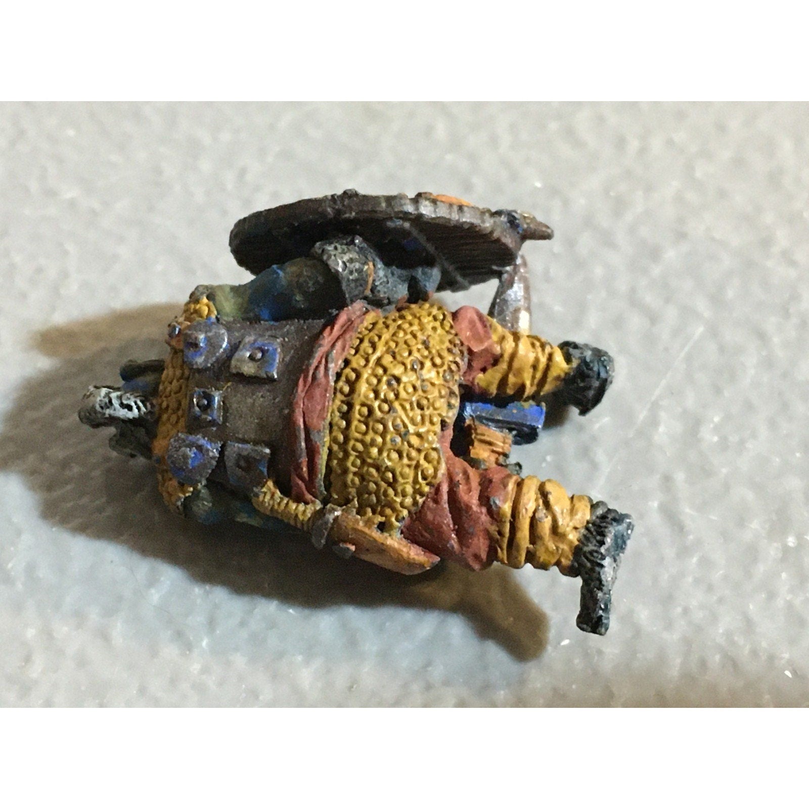 A32471 WARHAMMER FANTASY CITADEL VINTAGE HOBGOBLIN WARRIOR METAL PAINT BASE