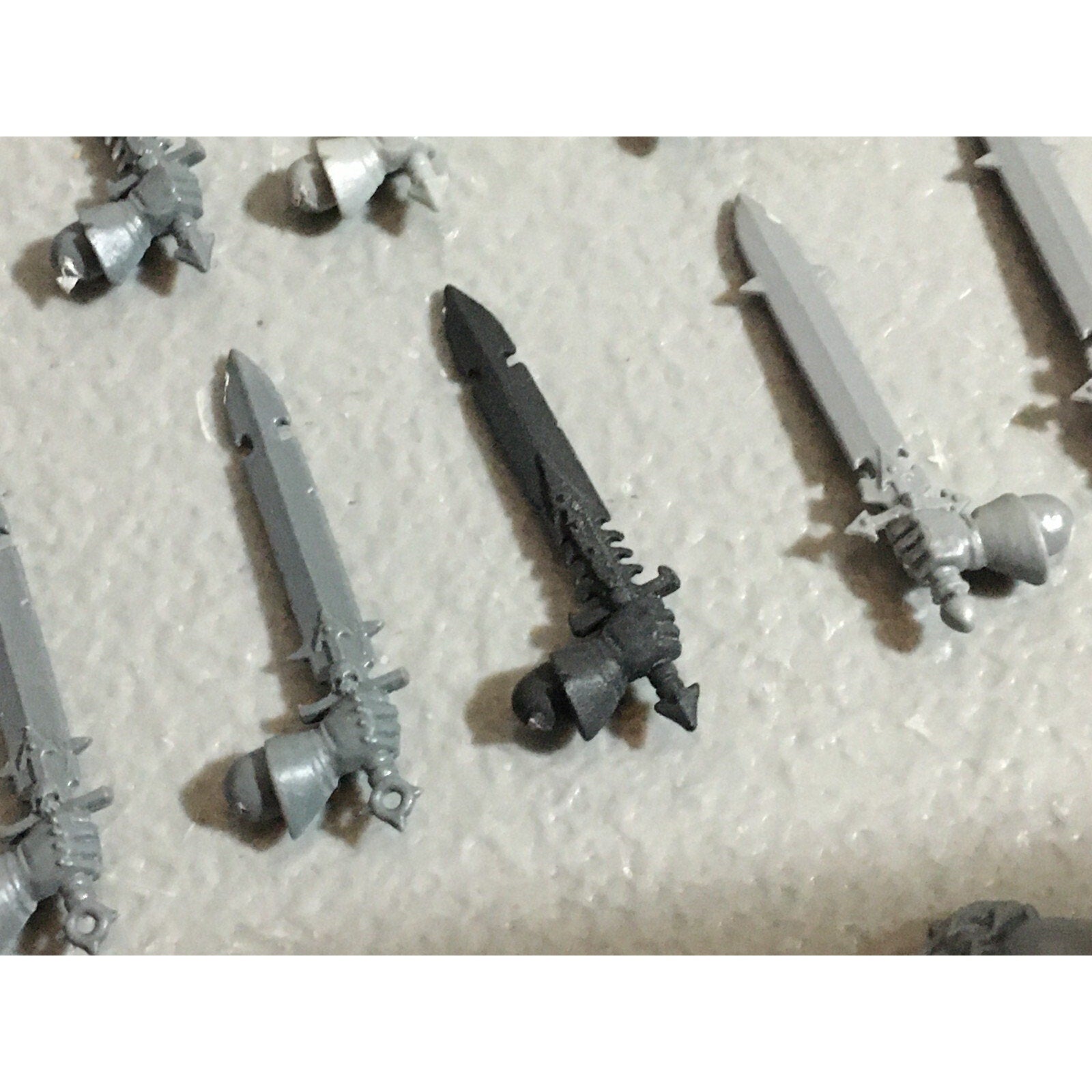 A22218 WARHAMMER FANTASY CHAOS MORTALS BITS LOT SWORD HANDS GAMES WORKSHOP