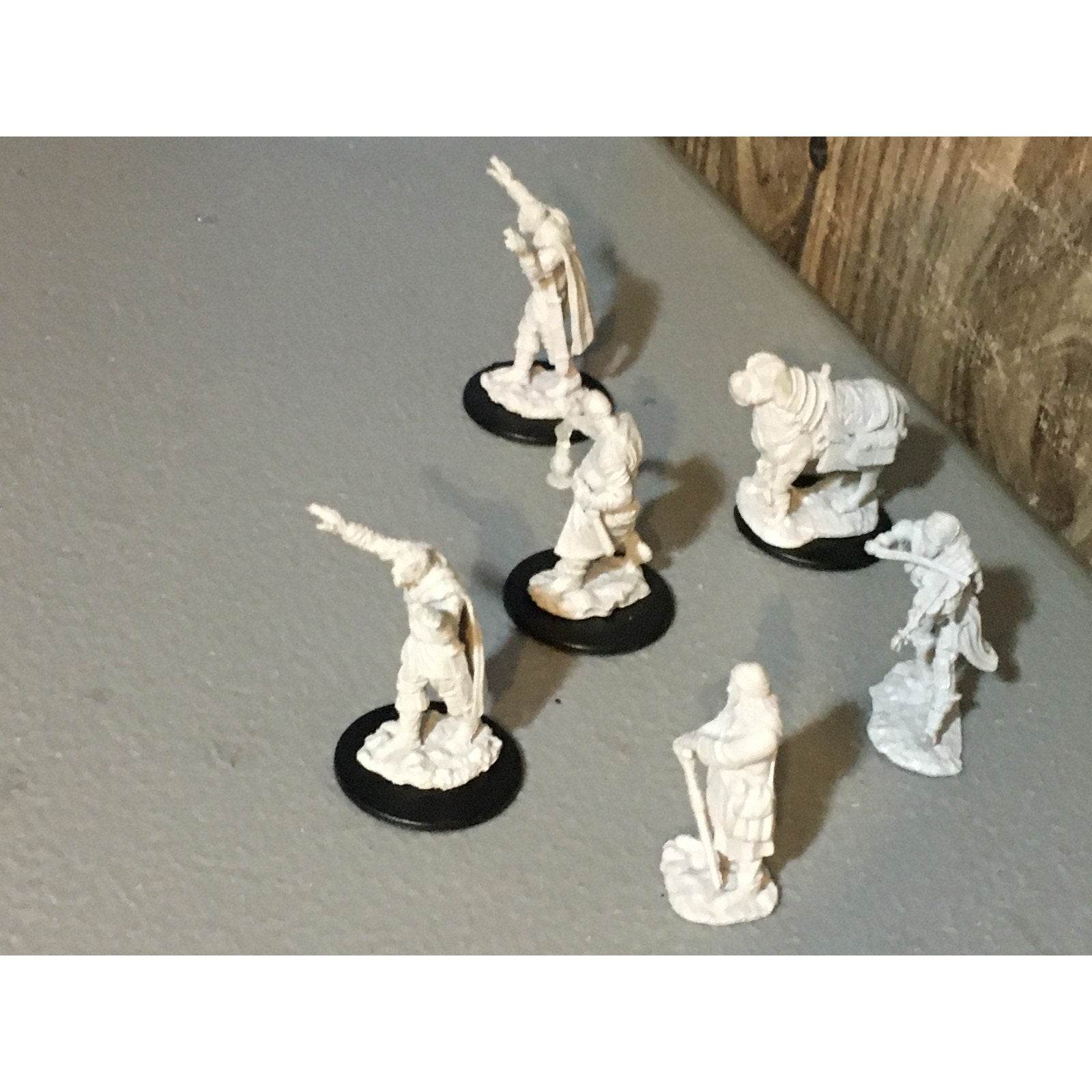 A30067 WIZARDS MINIATURES D&D DUNGEONS & DRAGONS MIXED CIVILANS TOWNSFOLK