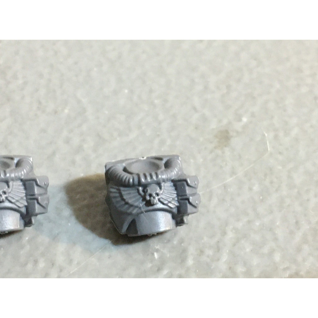A33844 WARHAMMER 40K SPACE MARINES BITS LOT SCOUTS TORSO CHEST GW