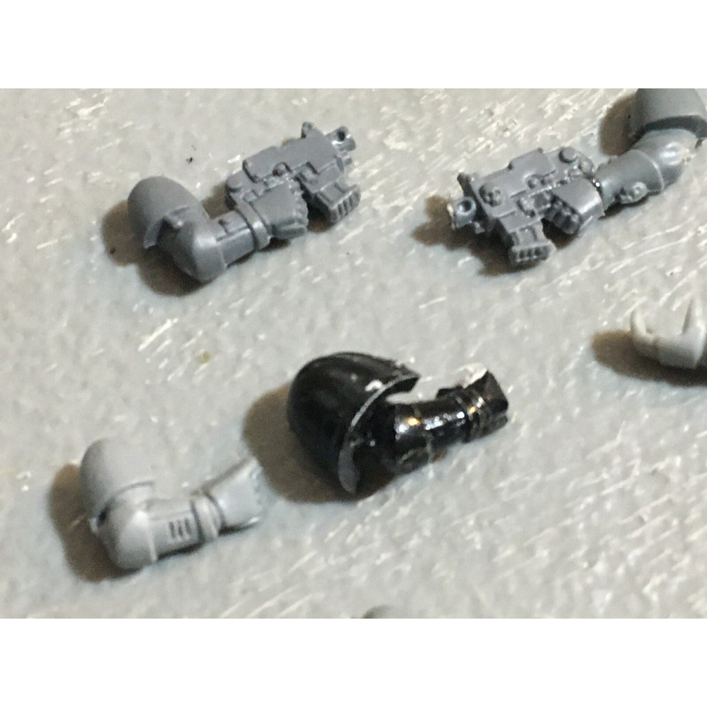 A23085 WARHAMMER 40K SPACE MARINES BITS LOT ARMS GAMES WORKSHOP GW
