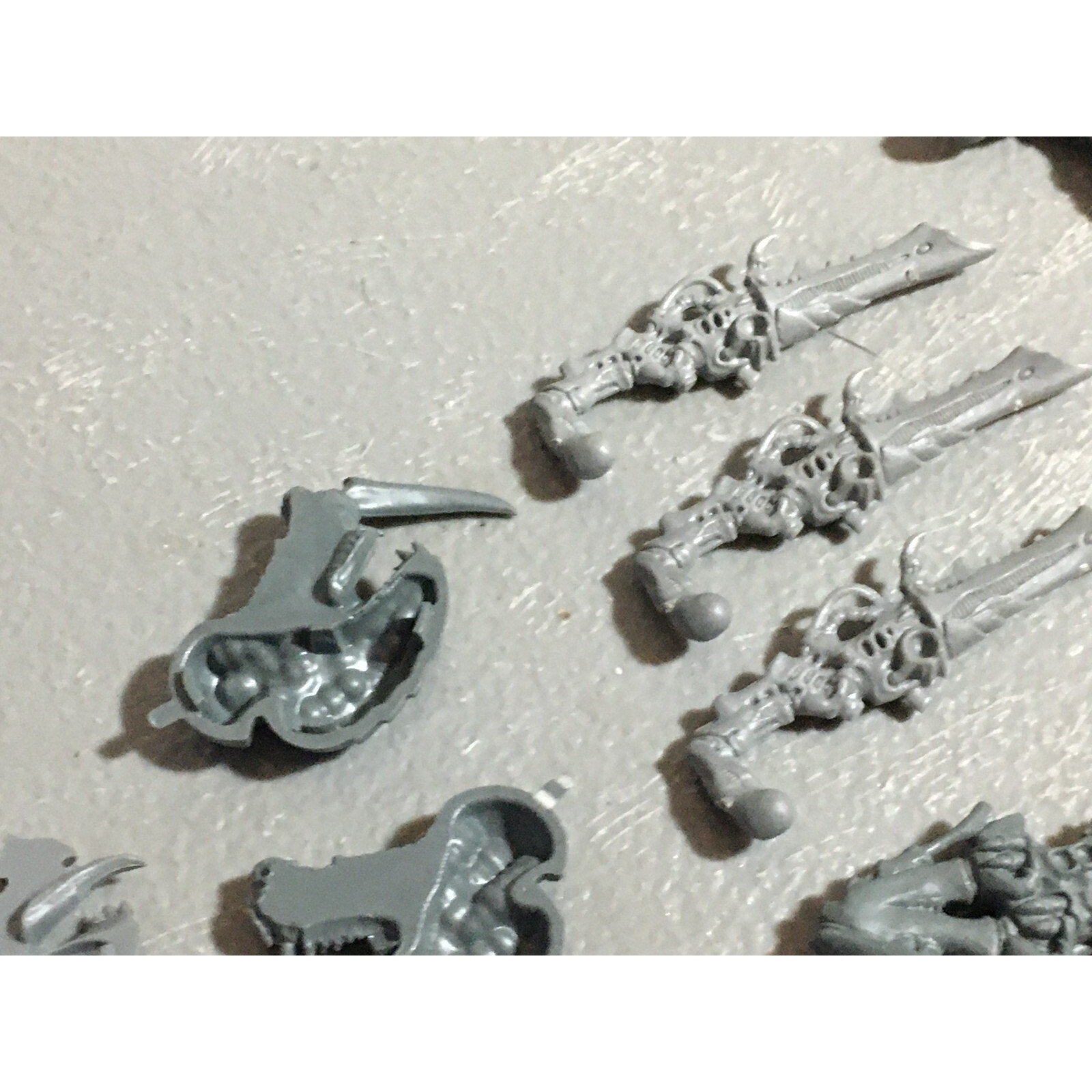 A22316 WARHAMMER 40K TYRANIDS BITS LOT MIXED GAMES WORKSHOP GW