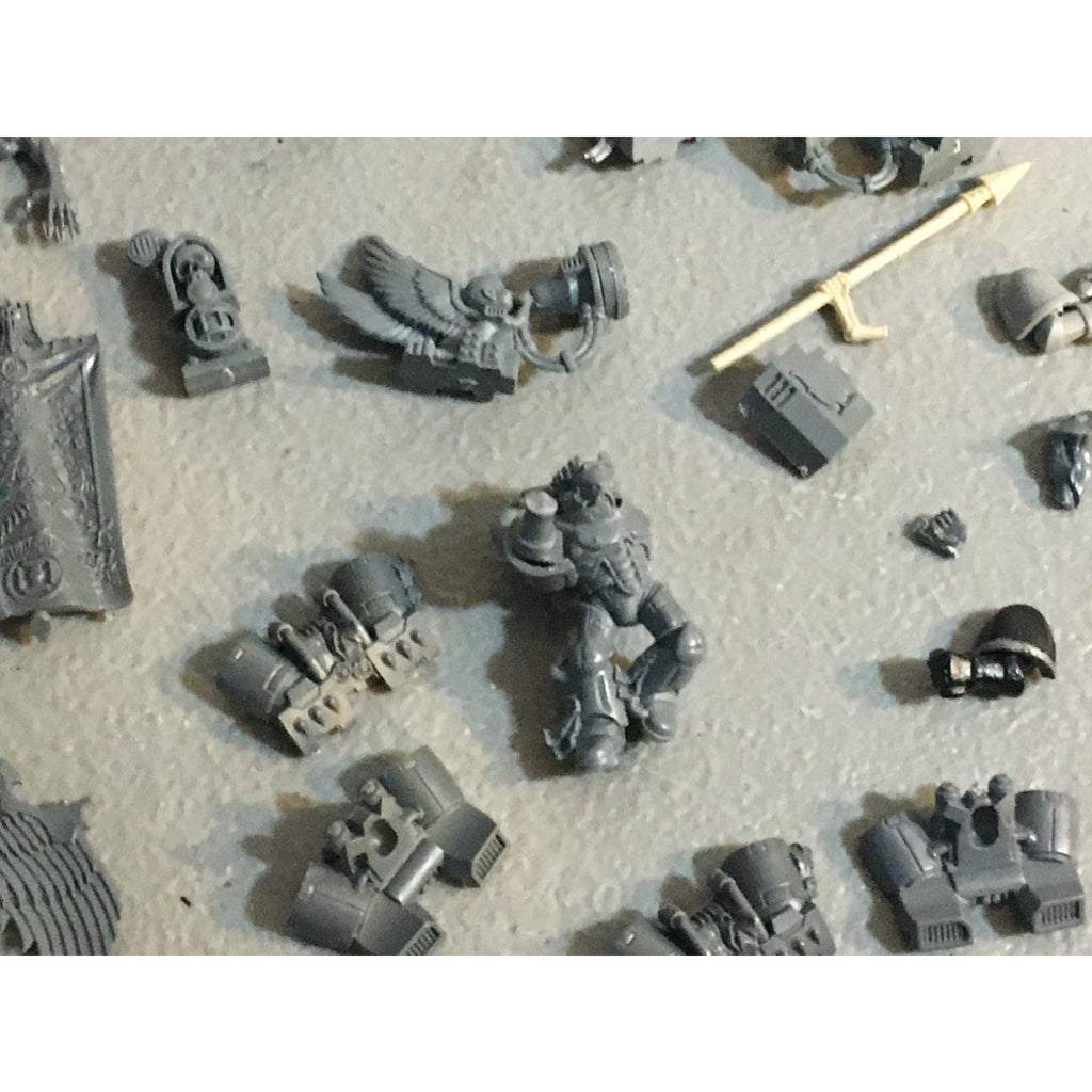 A32586 WARHAMMER 40K FANTASY RANDOM BITS LOT BLOOD ANGELS DAEMON UNDEAD GW