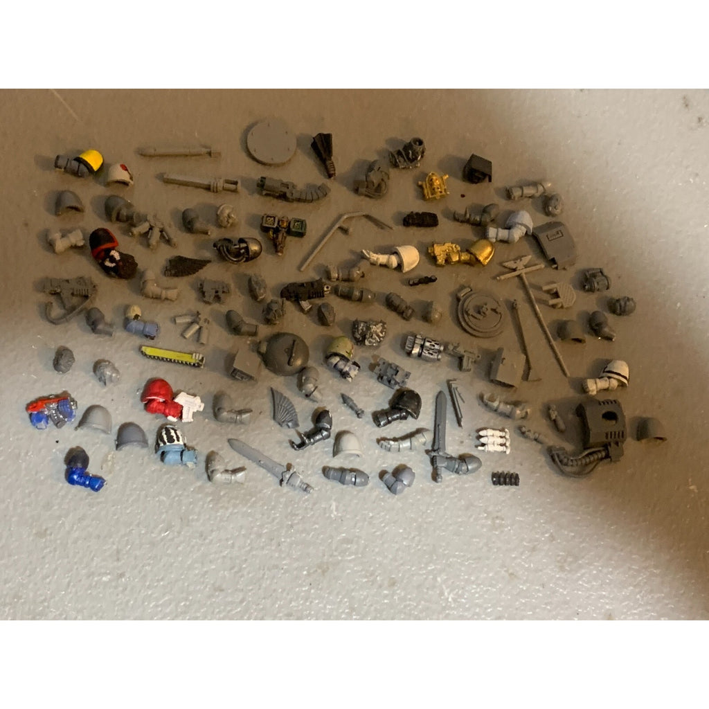 A23320 WARHAMMER 40K SPACE MARINES BITS LOT ARMS GUNS HEADS PADS GAMES WORKSHOP