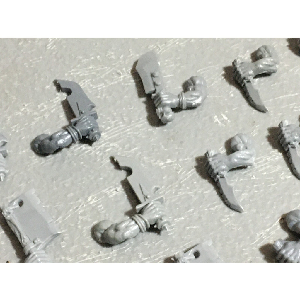 A22611 WARHAMMER FANTASY ORCS & GOBLINS BITS LOT ORC BOYZ HAND WEAPONS GW