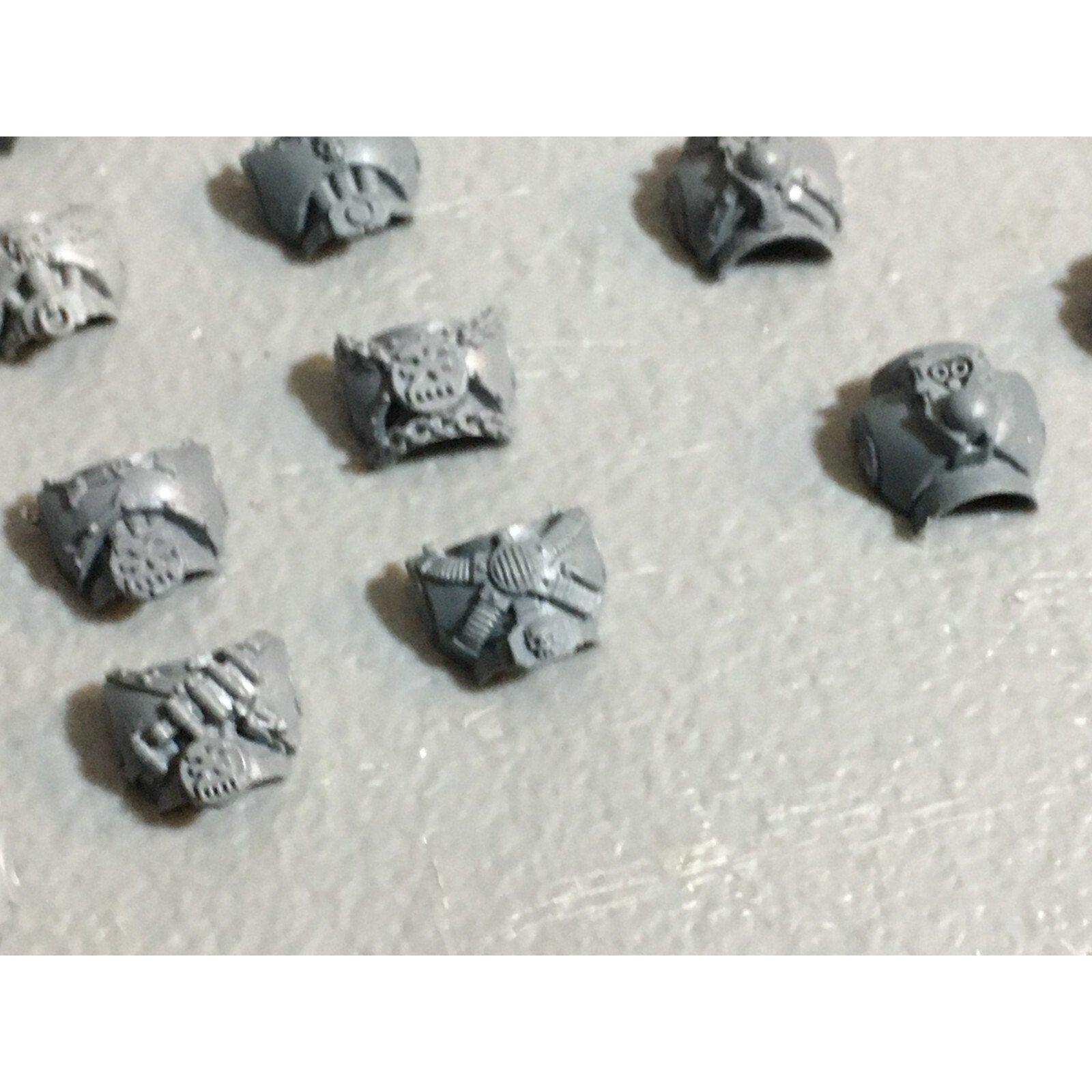 A23073 WARHAMMER 40K CSM CHAOS SPACE MARINES BITS LOT HEADS TORSOS GW