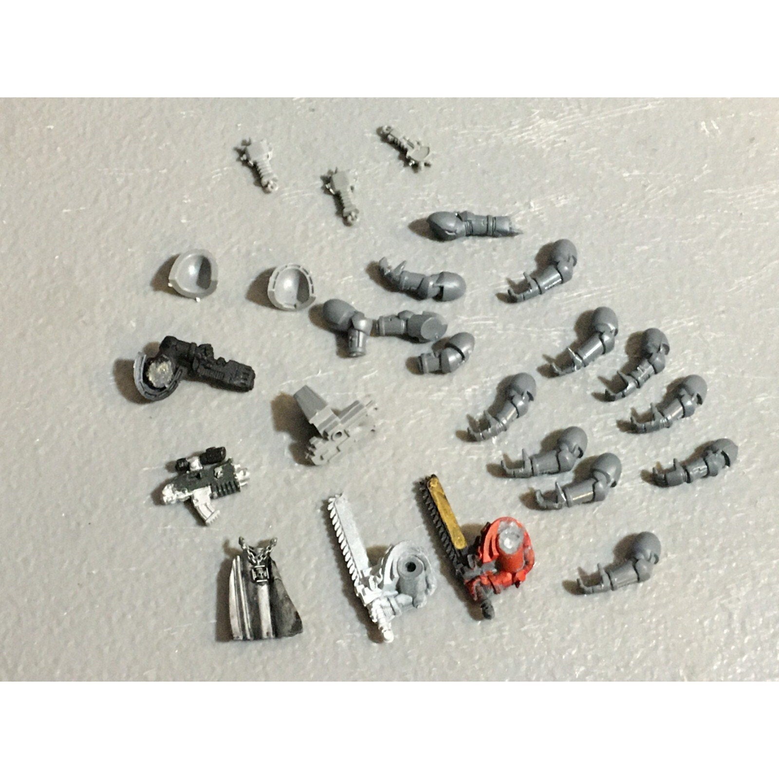 A23259 WARHAMMER 40K SPACE MARINES BITS LOT ARMS GAMES WORKSHOP GW
