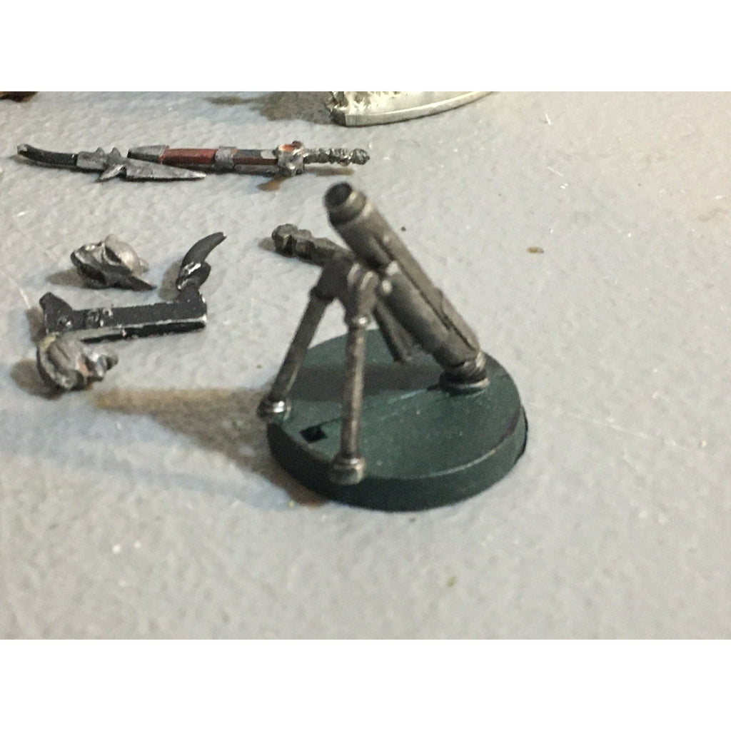 A32592 UNKNOWN MINIATURES METAL BITS LOT REDCOAT KNIGHT ARM WEAPON BANNER