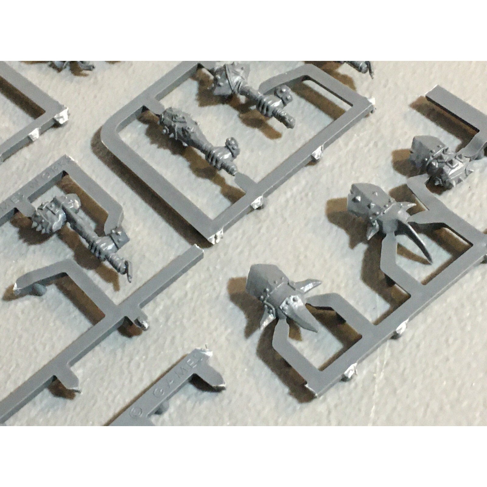 A23588 WARHAMMER AOS FANTASY OGRE KINGDOMS MAWTRIBES BITS ON SPRUE LOT HANDS GW