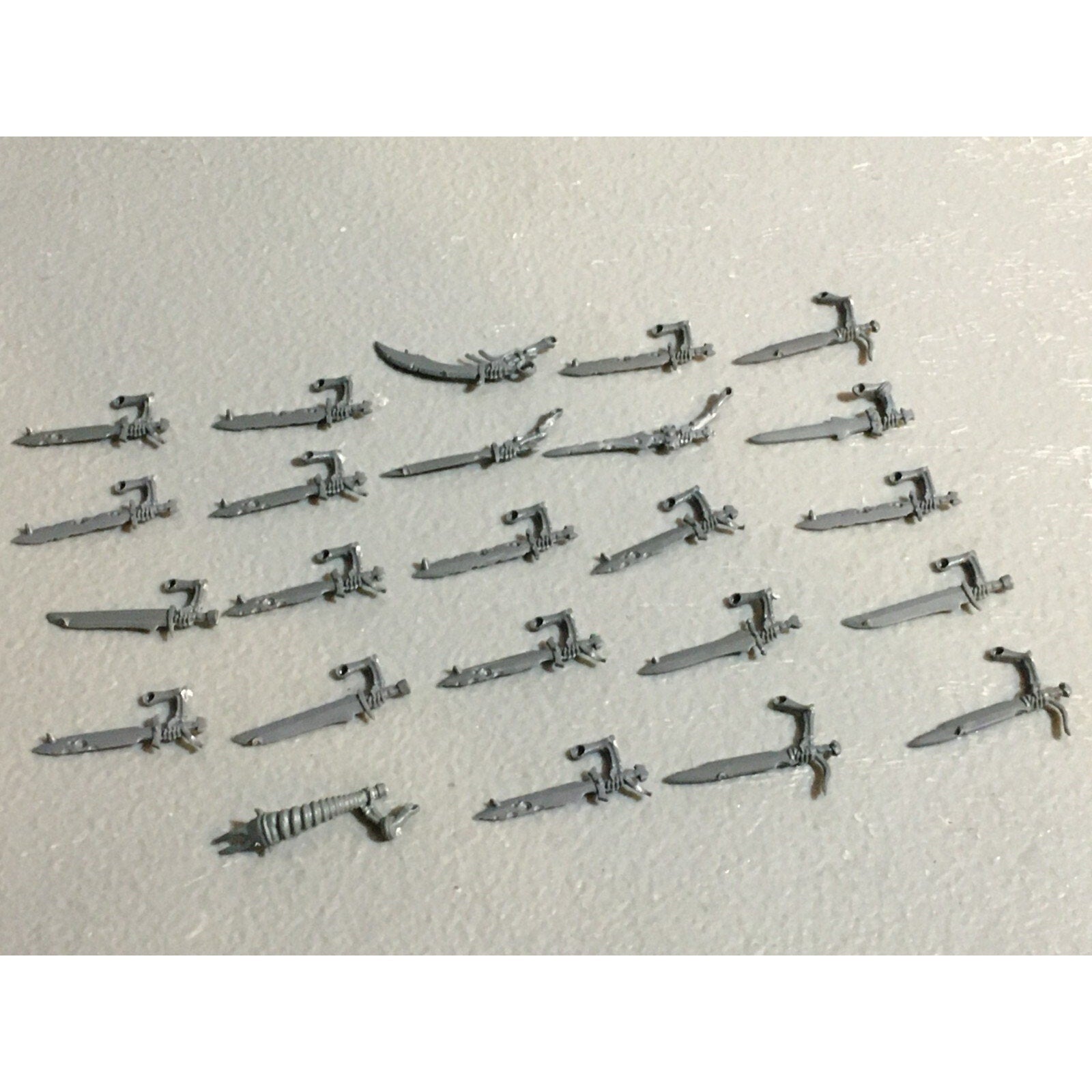 A23415 WARHAMMER FANTASY VAMPIRE COUNTS BITS LOT SKELETON WIGHT SWORD ARMS GW