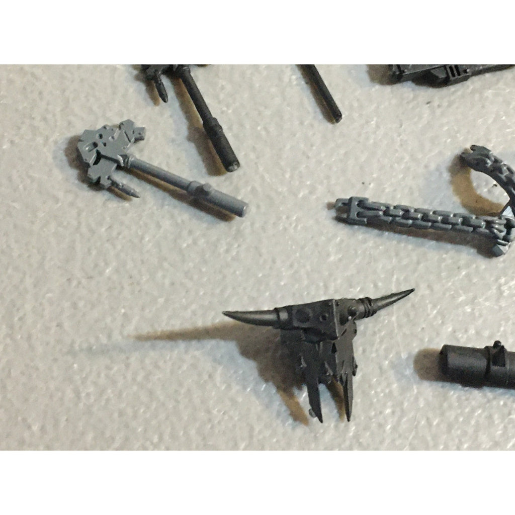 A33587 WARHAMMER 40K SPACE ORKS BITS LOT MIXED TANK POLE ICON GW