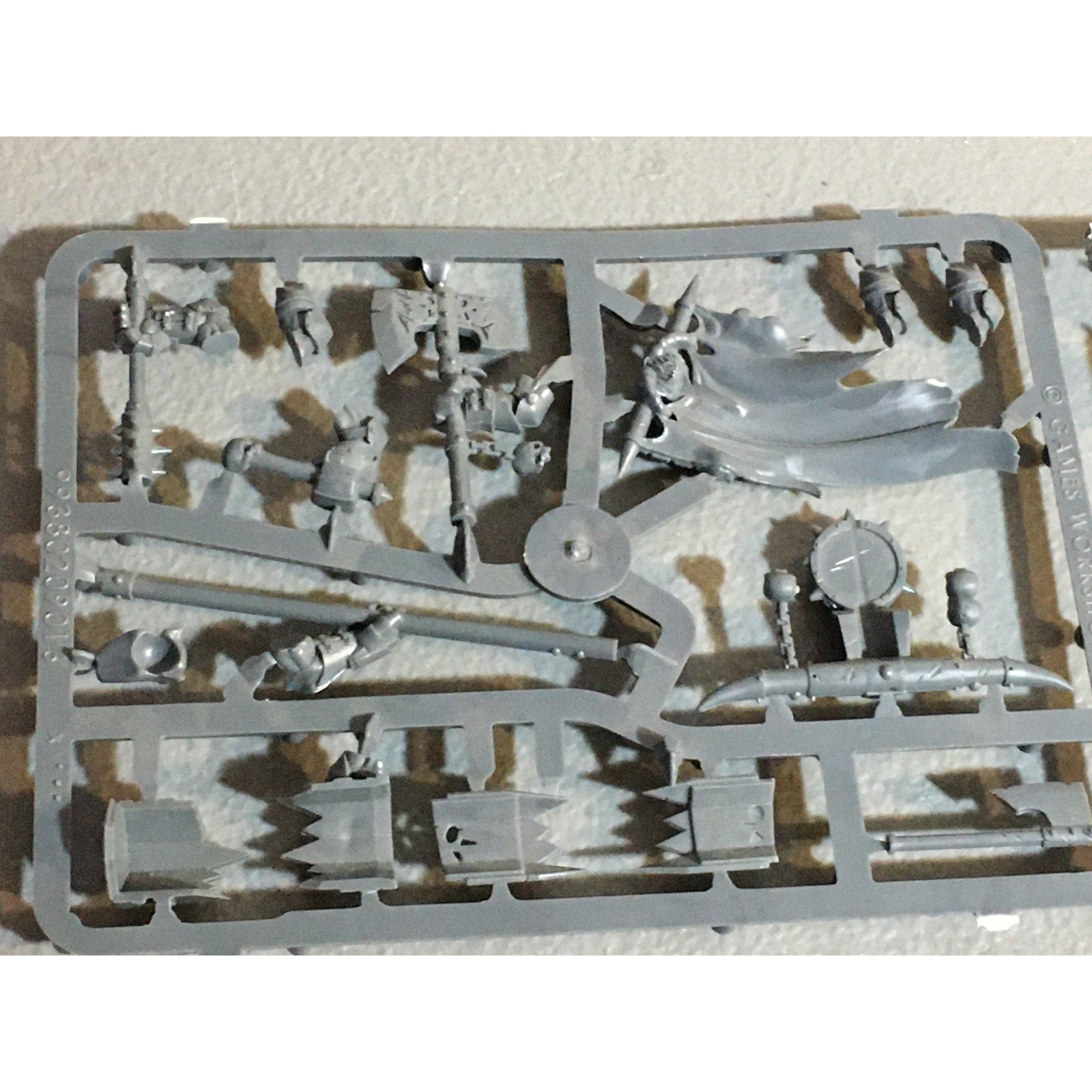 A33616 WARHAMMER FANTASY ORCS & GOBLINS BITS LOT ON SPRUE BLACK ORC GW