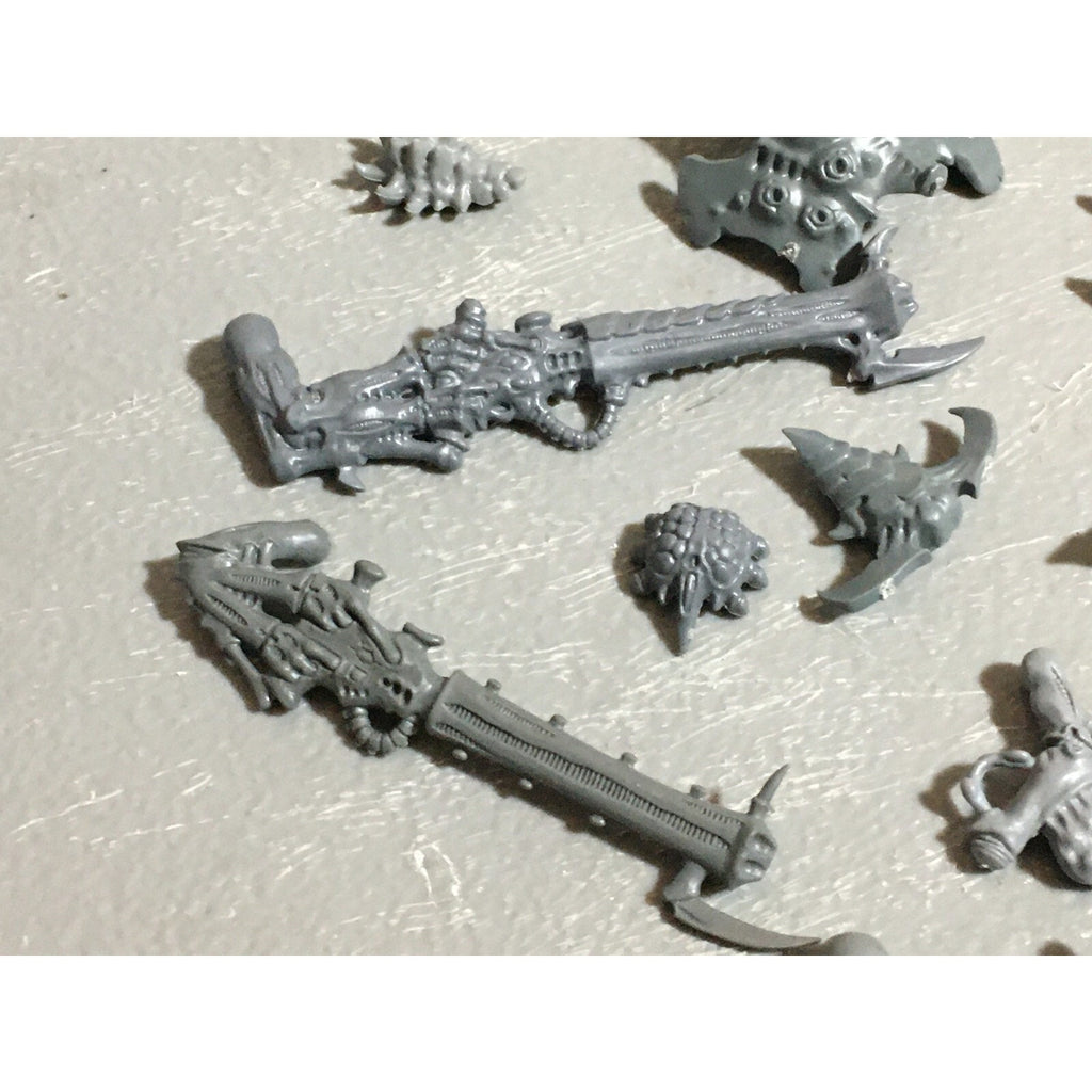 A22318 WARHAMMER 40K TYRANIDS BITS LOT MIXED GAMES WORKSHOP GW