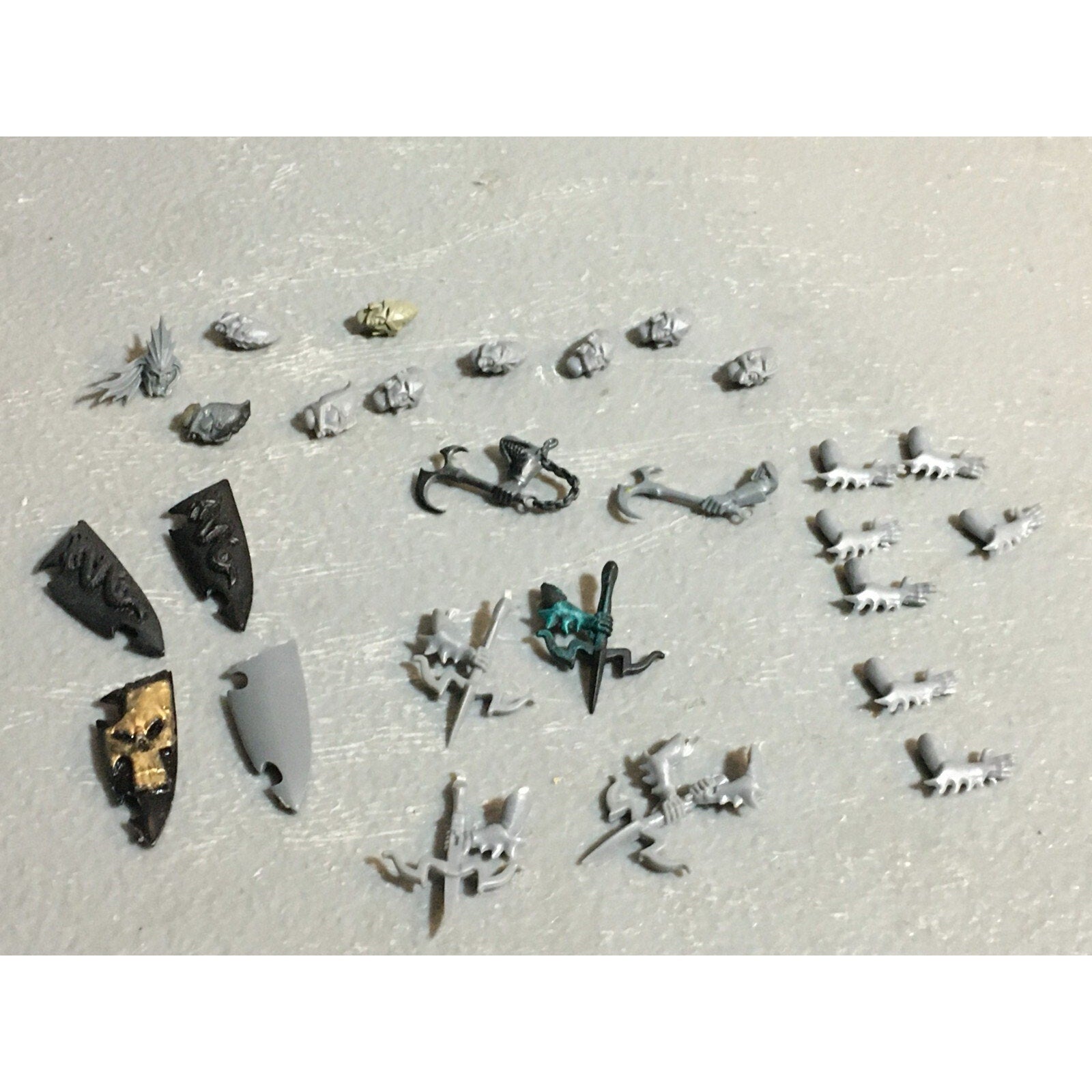 A23451 WARHAMMER FANTASY DARK ELVES BITS LOT ARMS HEADS SHIELDS GAMES WORKSHOP