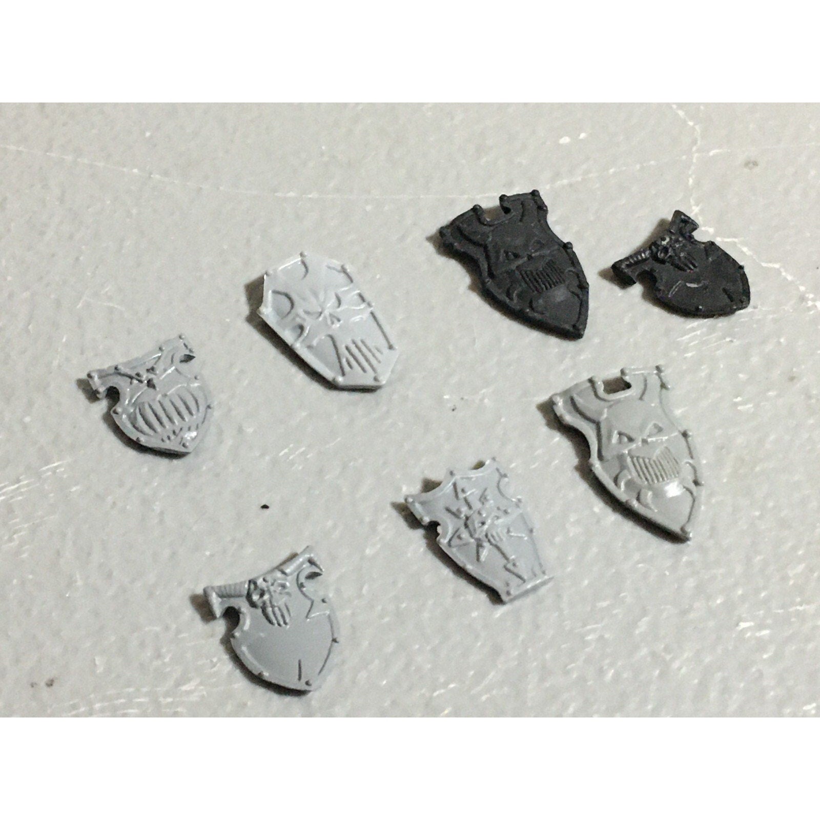A22248 WARHAMMER FANTASY CHAOS MORTALS BITS LOT WARRIORS KNIGHTS SHIELDS GW OOP