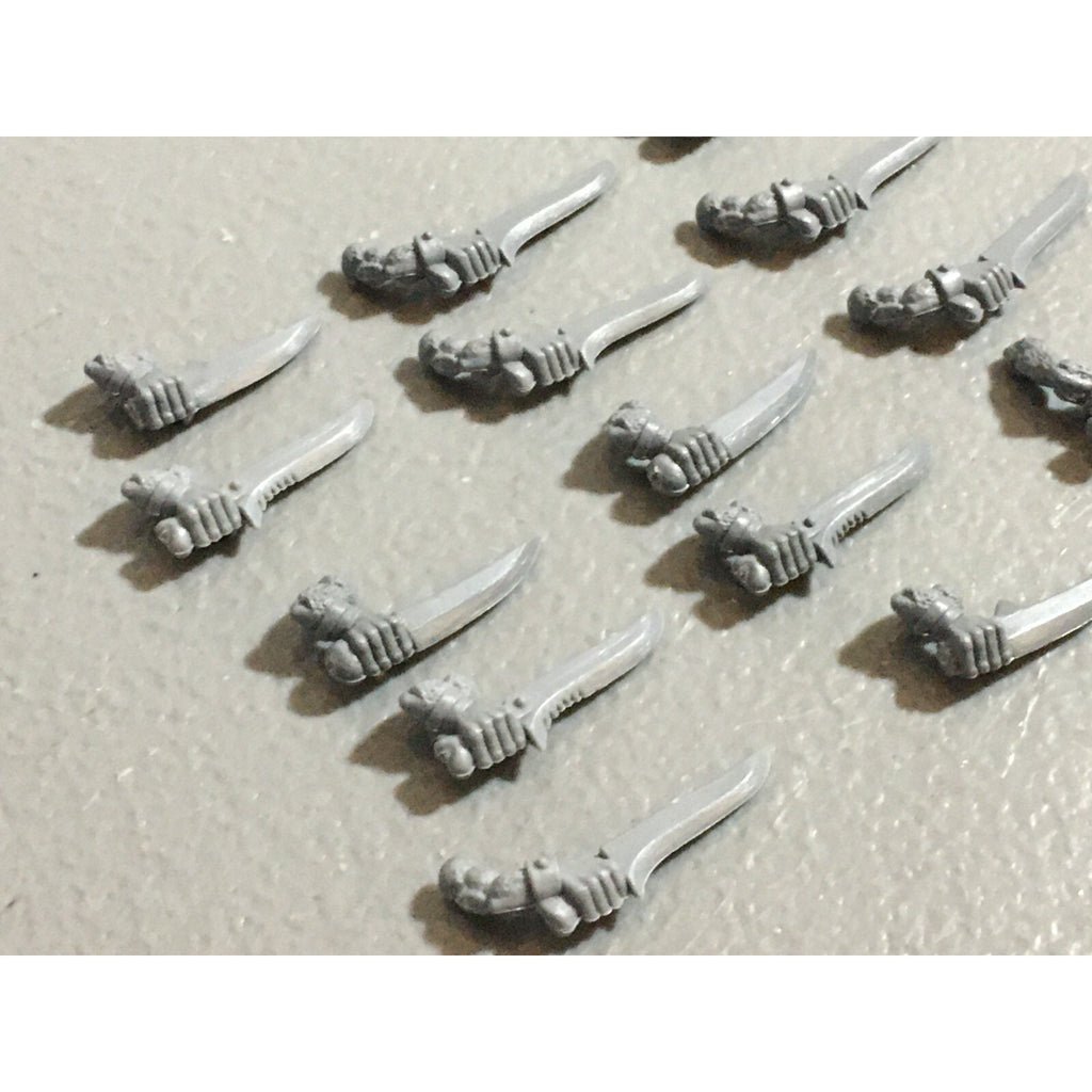 A22299 WARHAMMER FANTASY SKAVEN BITS LOT SWORD ARMS GAMES WORKSHOP GW