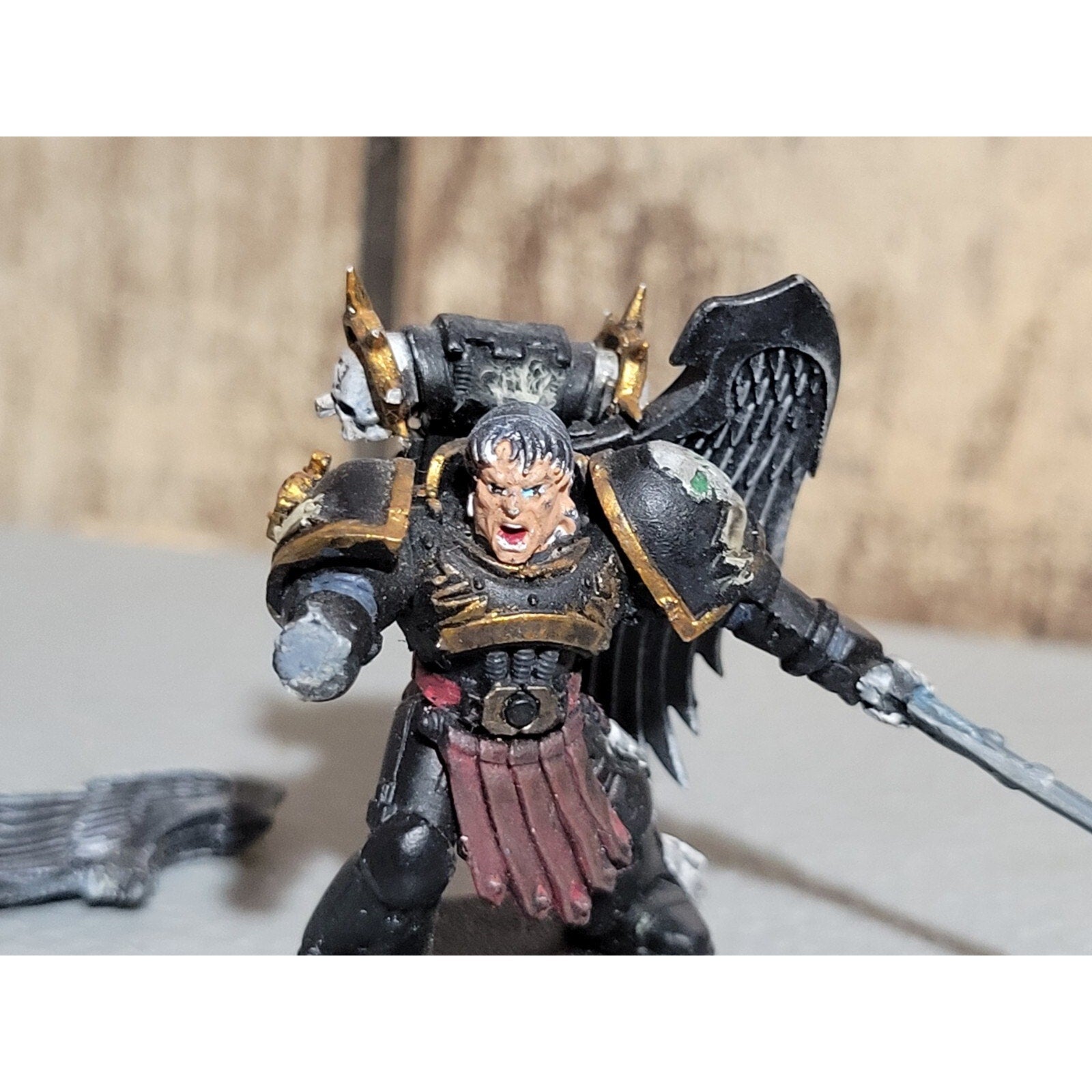 A18418 WARHAMMER 40K SPACE MARINES BLOOD ANGELS CAPTAIN LIEUTENANT CUS MISS HAND