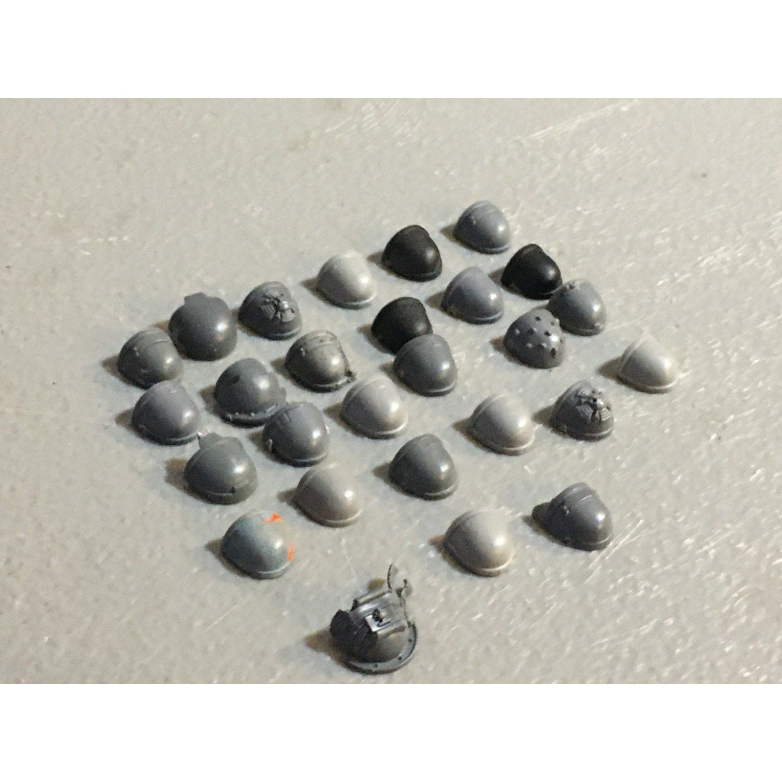 A32193 WARHAMMER 40K SPACE MARINES BITS LOT SHOULDER PADS GW