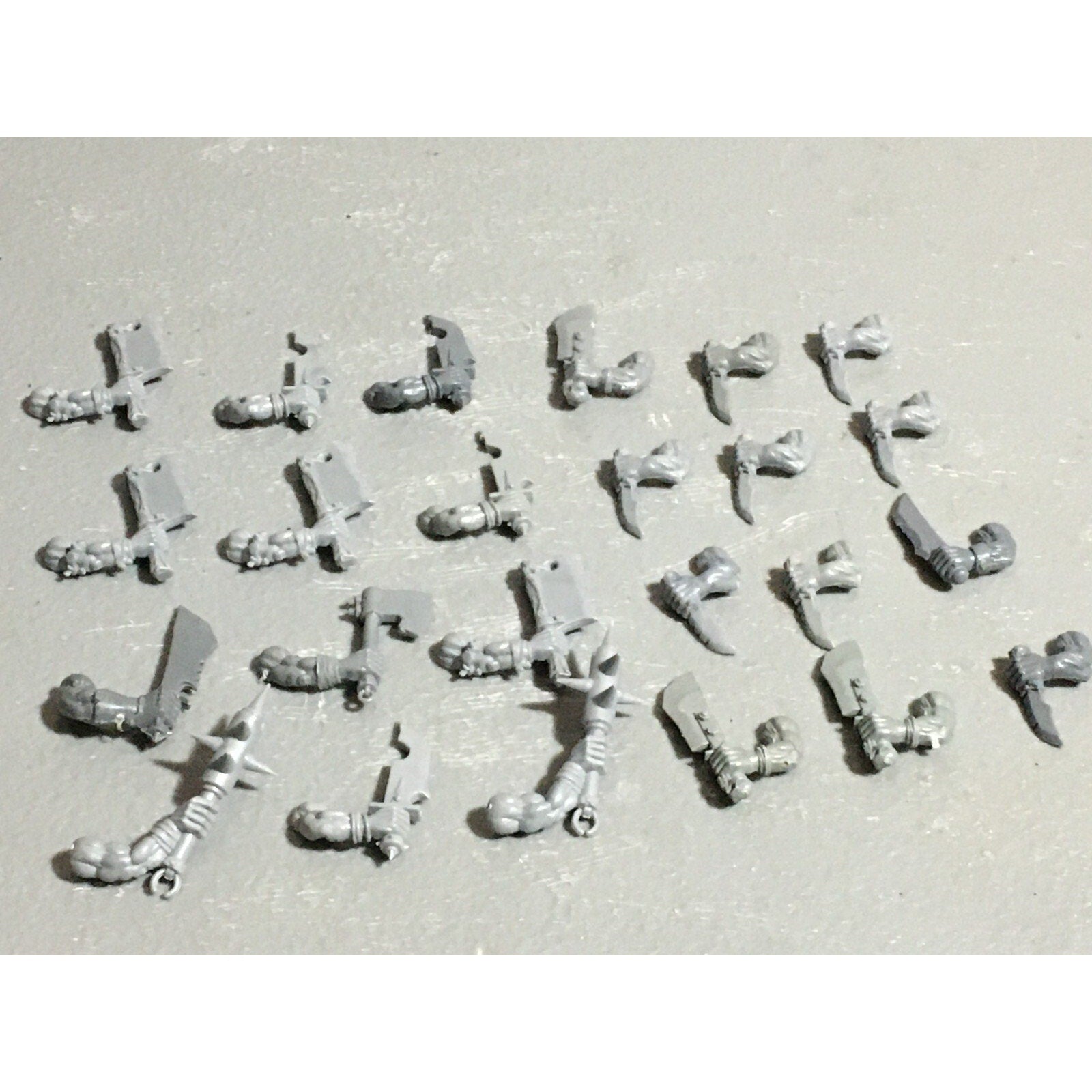 A22611 WARHAMMER FANTASY ORCS & GOBLINS BITS LOT ORC BOYZ HAND WEAPONS GW