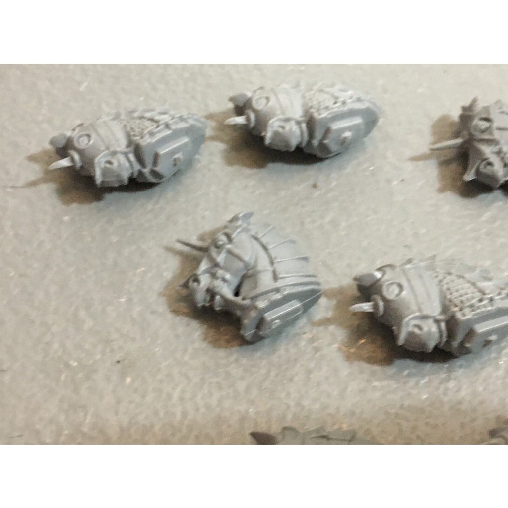 A20092 WARHAMMER FANTASY THE EMPIRE HORSE BITS LOT HEADS GAMES WORKSHOP