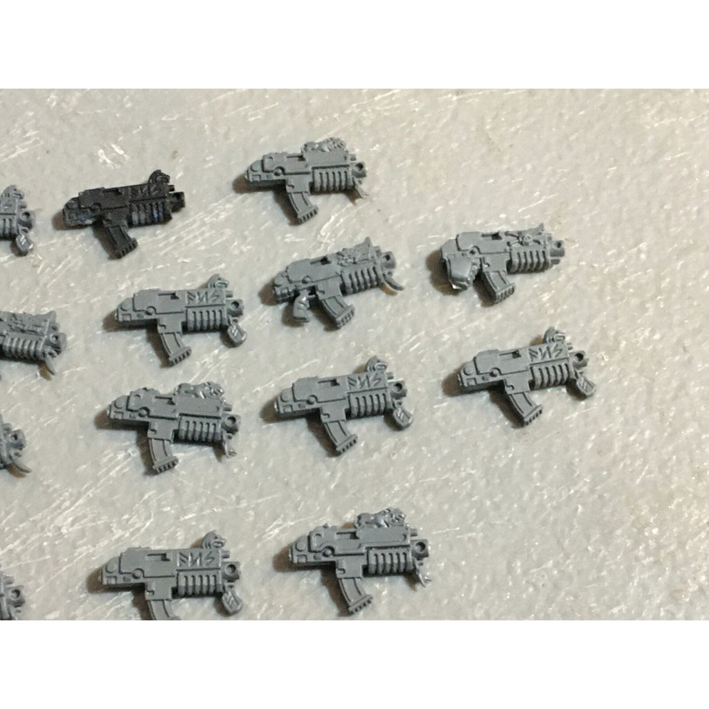 A22991 WARHAMMER 40K SPACE MARINES WOLVES BITS LOT BOLTERS GW
