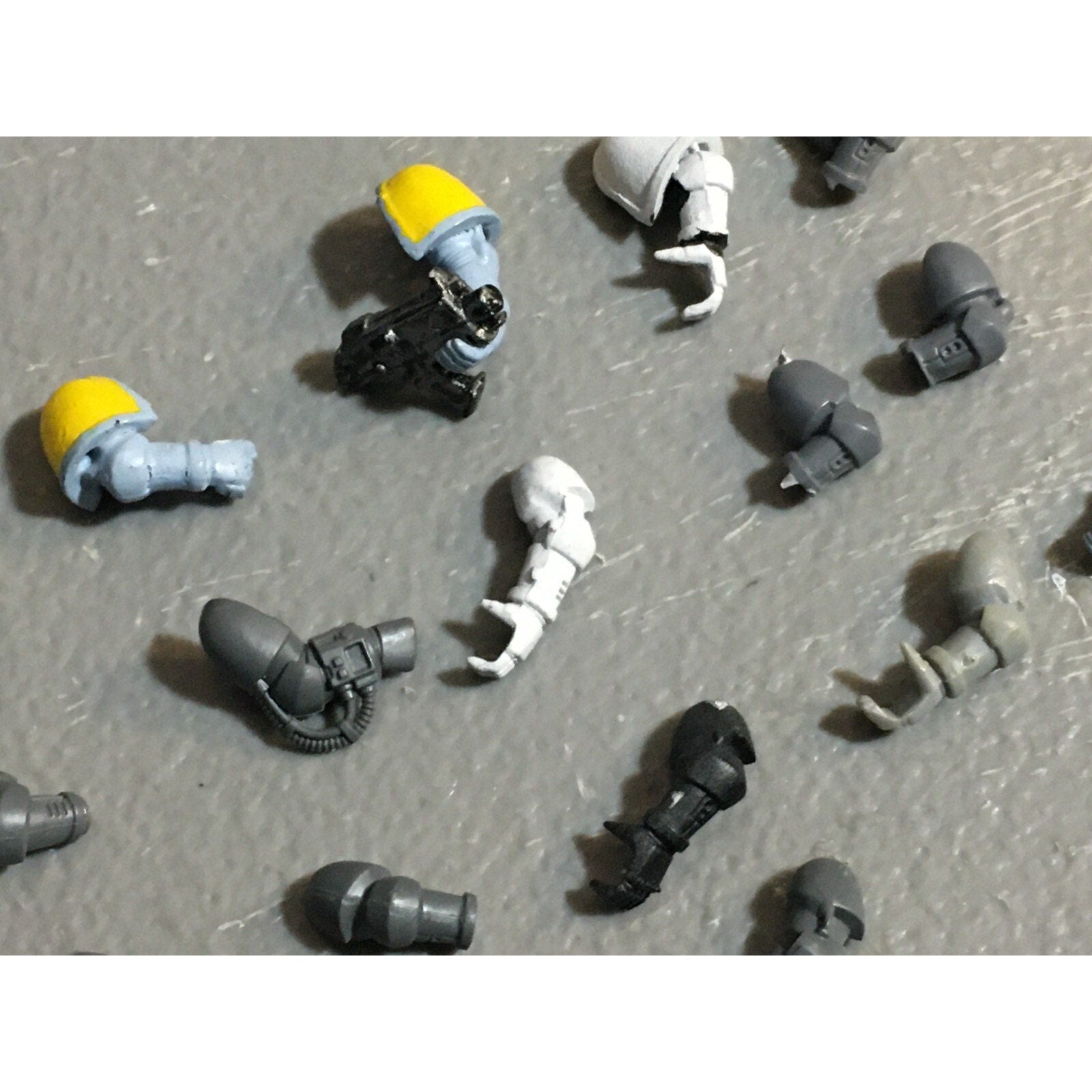 A22997 WARHAMMER 40K SPACE MARINES BITS LOT ARMS GW GAMES WORKSHOP