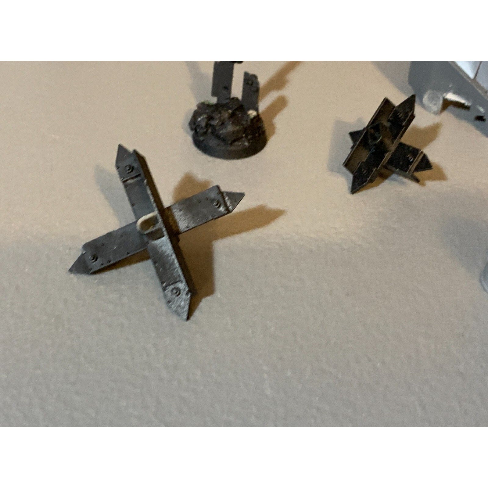 A23059 WARHAMMER 40K TERRAIN BITS LOT BARRICADES BARREL
