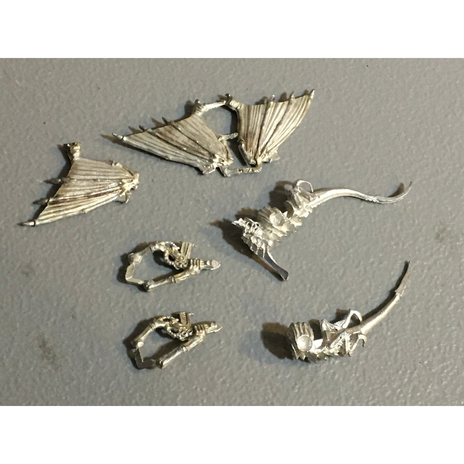 A32814 WARHAMMER 40K TYRANIDS METAL BITS LOT GARGOYLES BODY WING GW