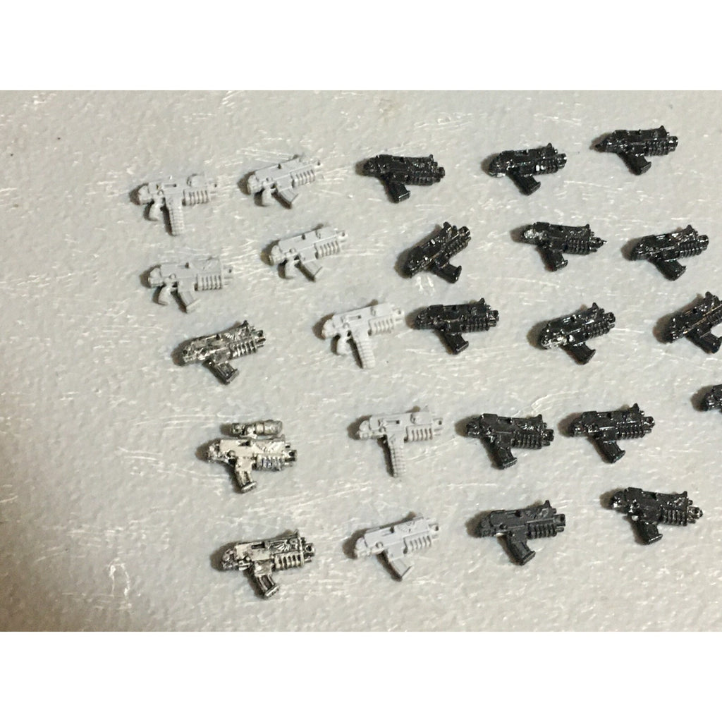 A22959 WARHAMMER 40K SPACE MARINES BITS LOT BOLTERS GAMES WORKSHOP GW