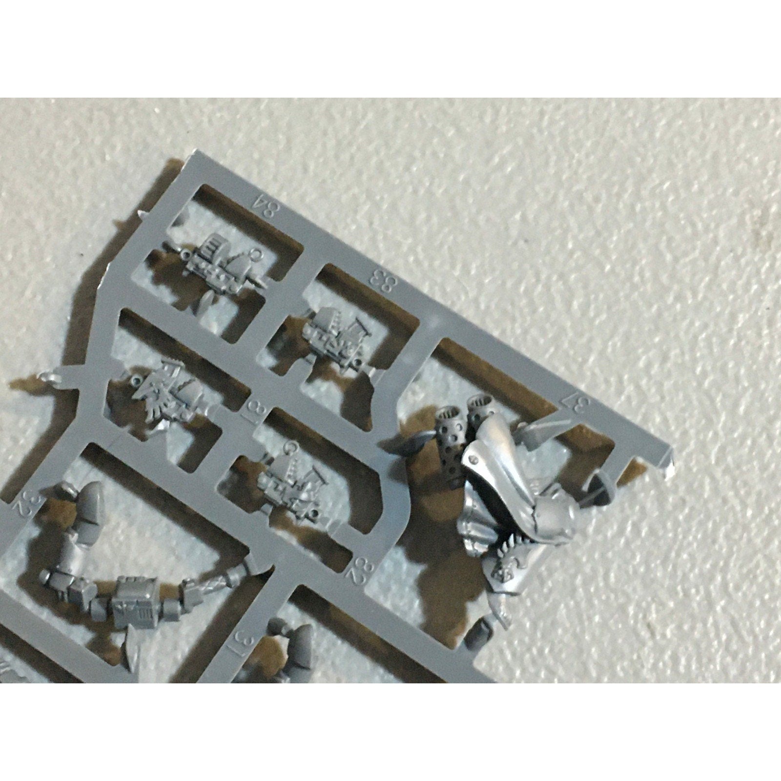 A29498 WARHAMMER 40K SPACE MARINES DARK ANGELS BITS ON SPRUE LOT RAVENWING GW