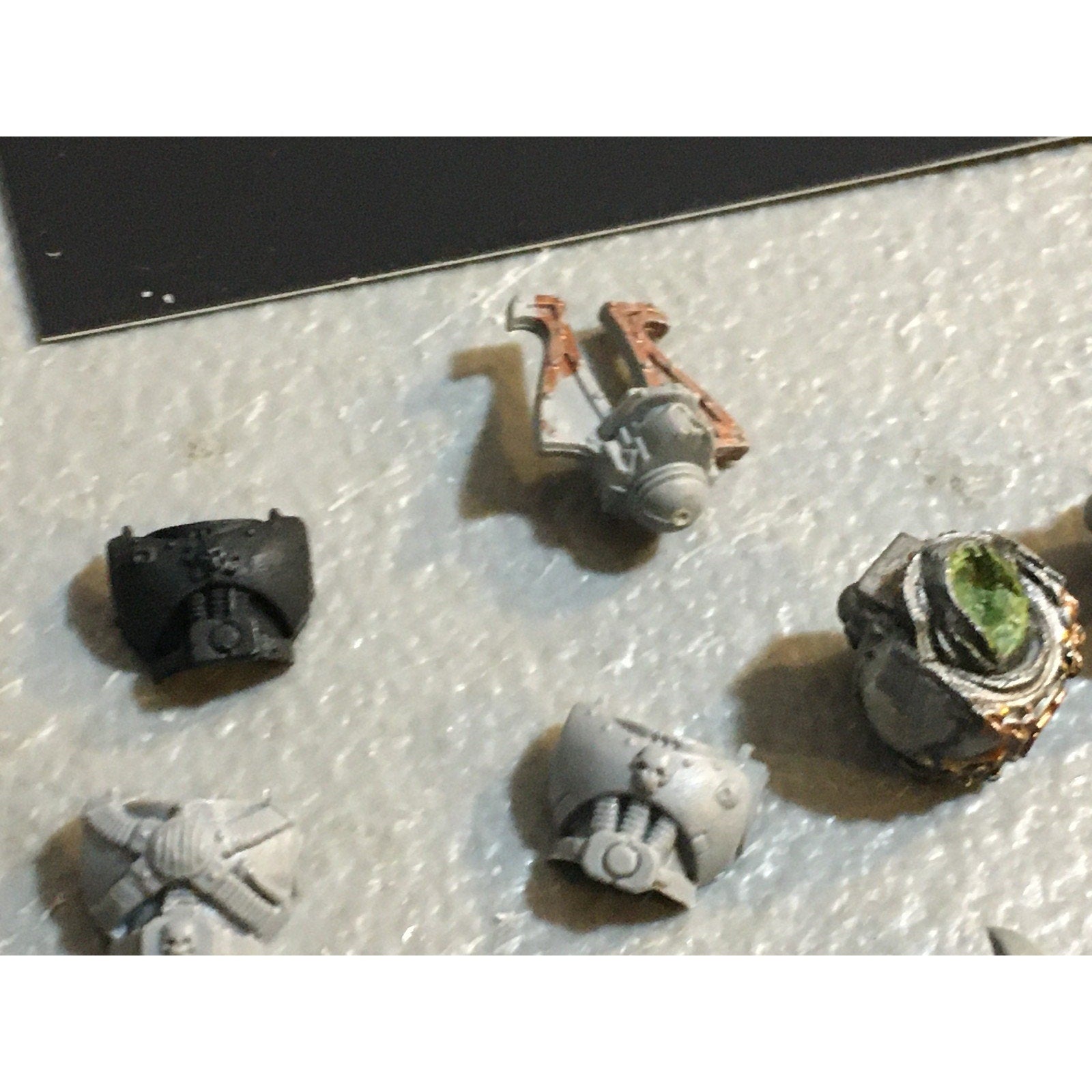 A33590 WARHAMMER 40K CHAOS SPACE MARINES CSM BITS LOT POWERFIST CHEST SWORD GW
